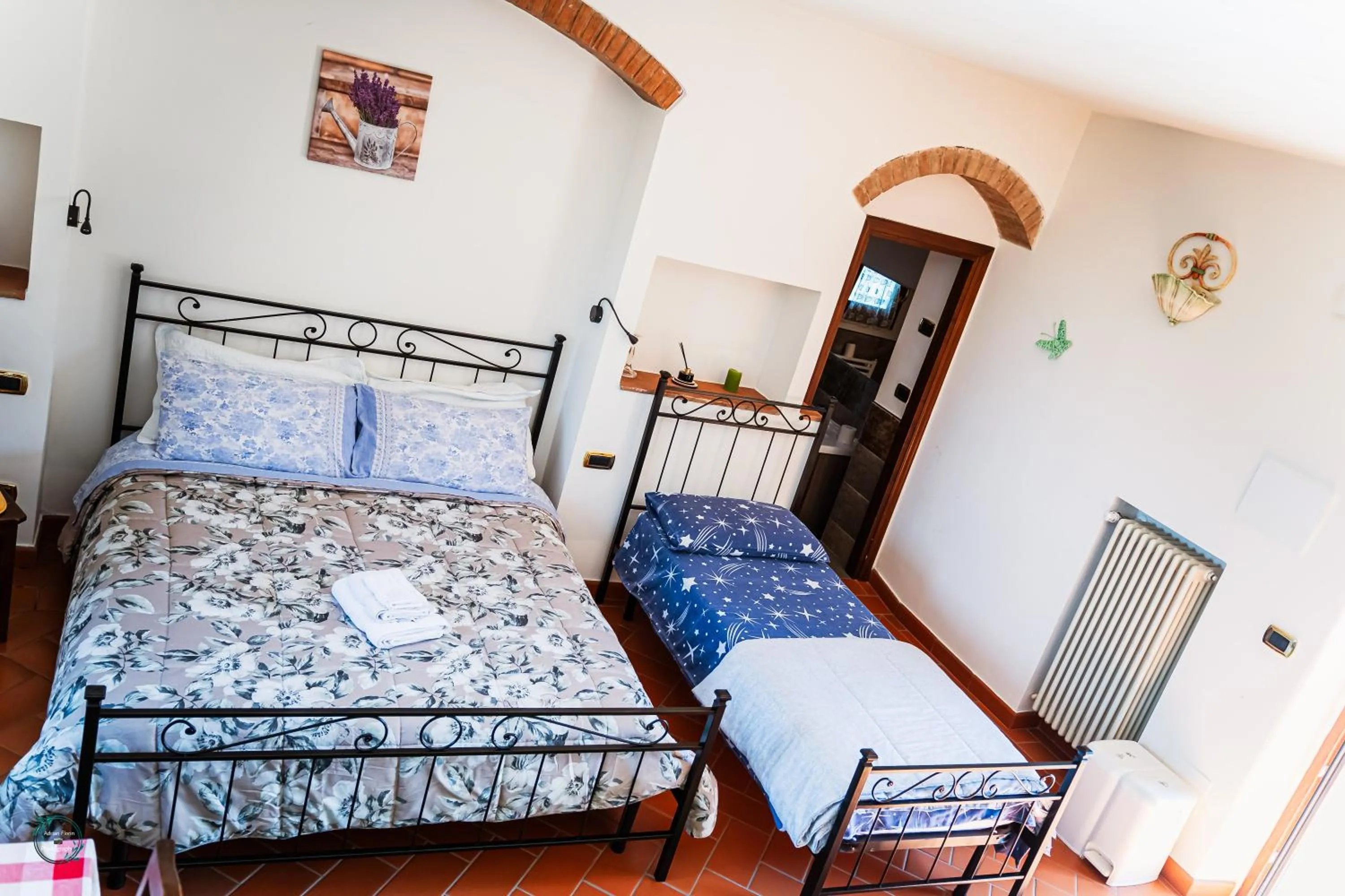 Photo of the whole room, Bed in La Valle di Anna