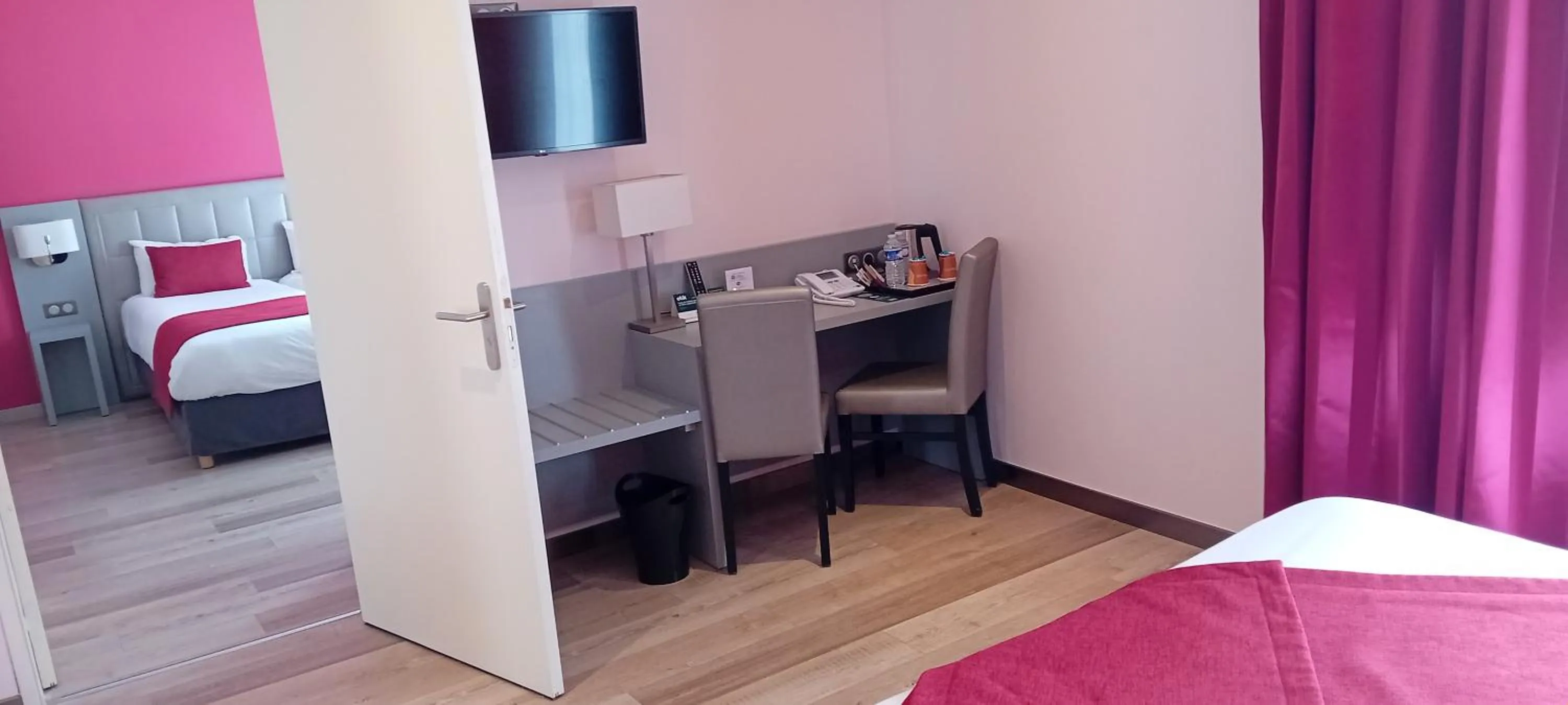 Bed in Logis Hôtel Restaurant Le Moulin de la Coudre