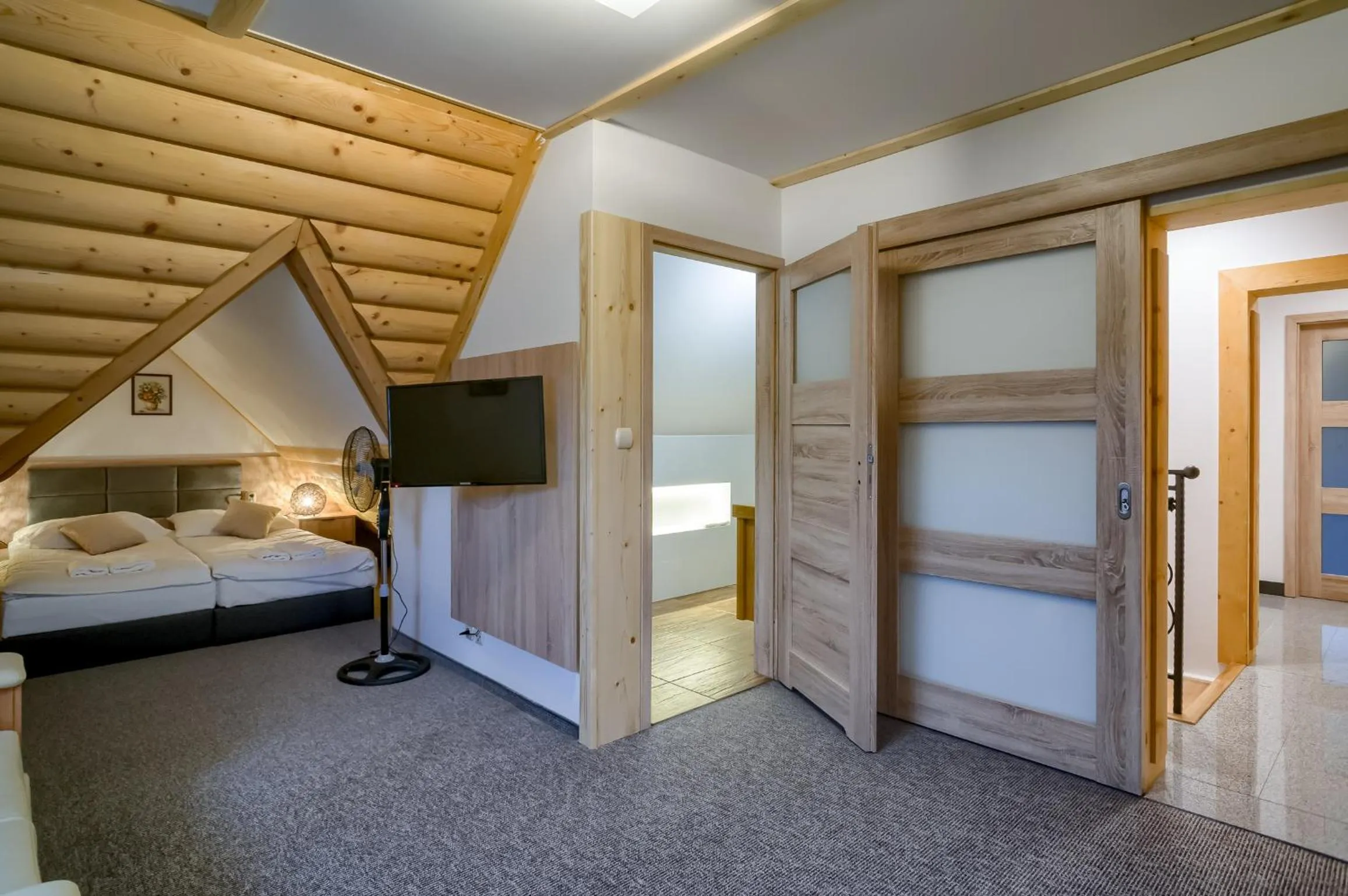 Photo of the whole room, Bed in Willa Na Skarpie