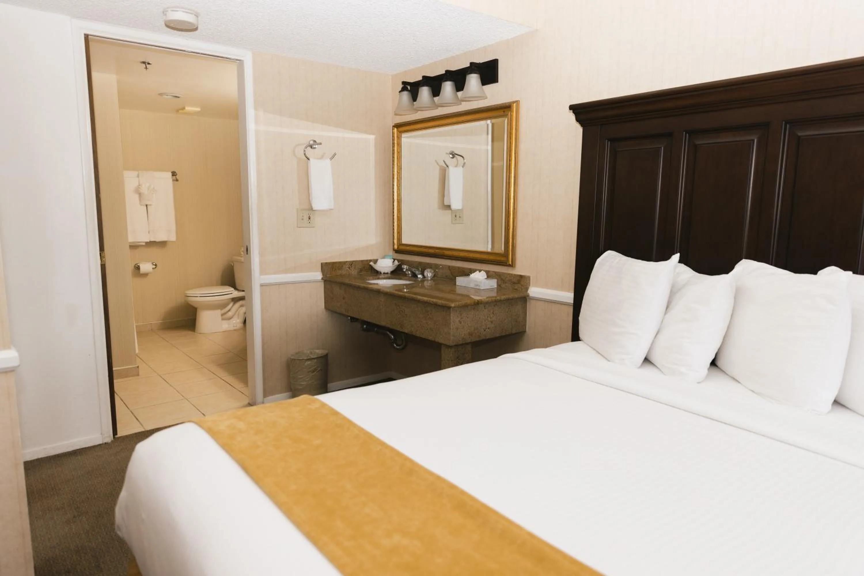 Bed in Historic Santa Maria Inn