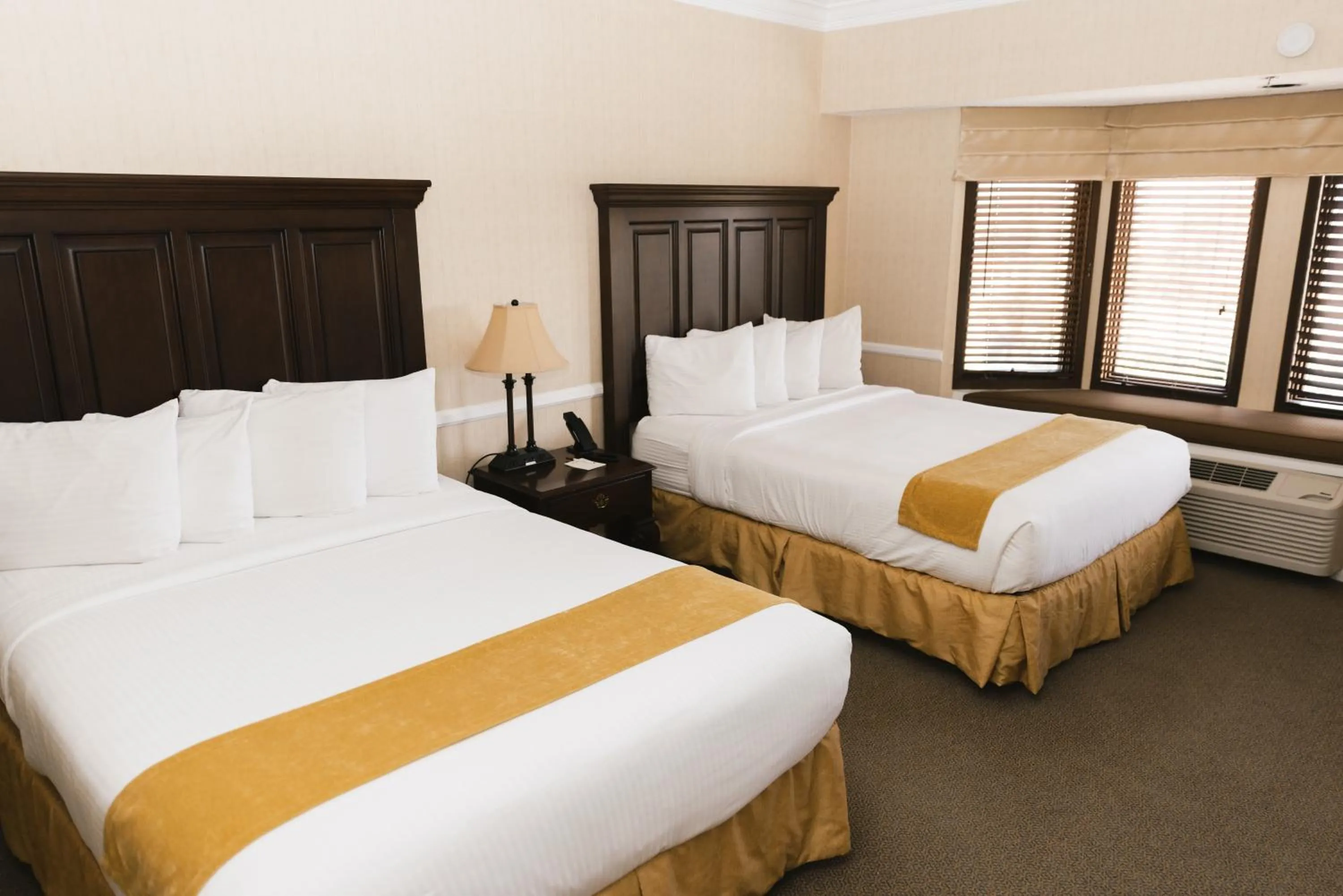 Bed in Historic Santa Maria Inn