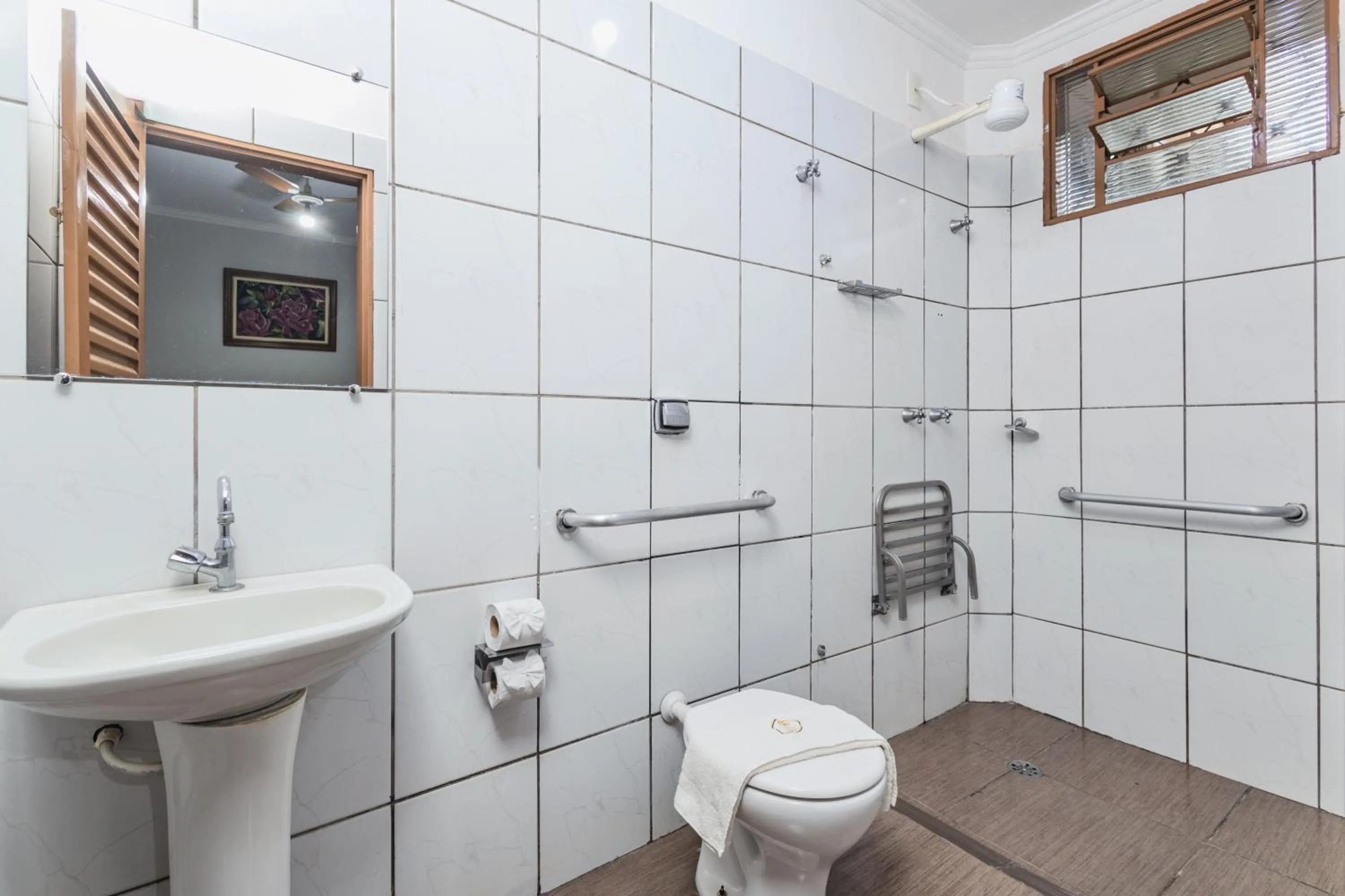 Bathroom in Hotel Portela II - Av Principal e a 500m do Thermas dos Laranjais