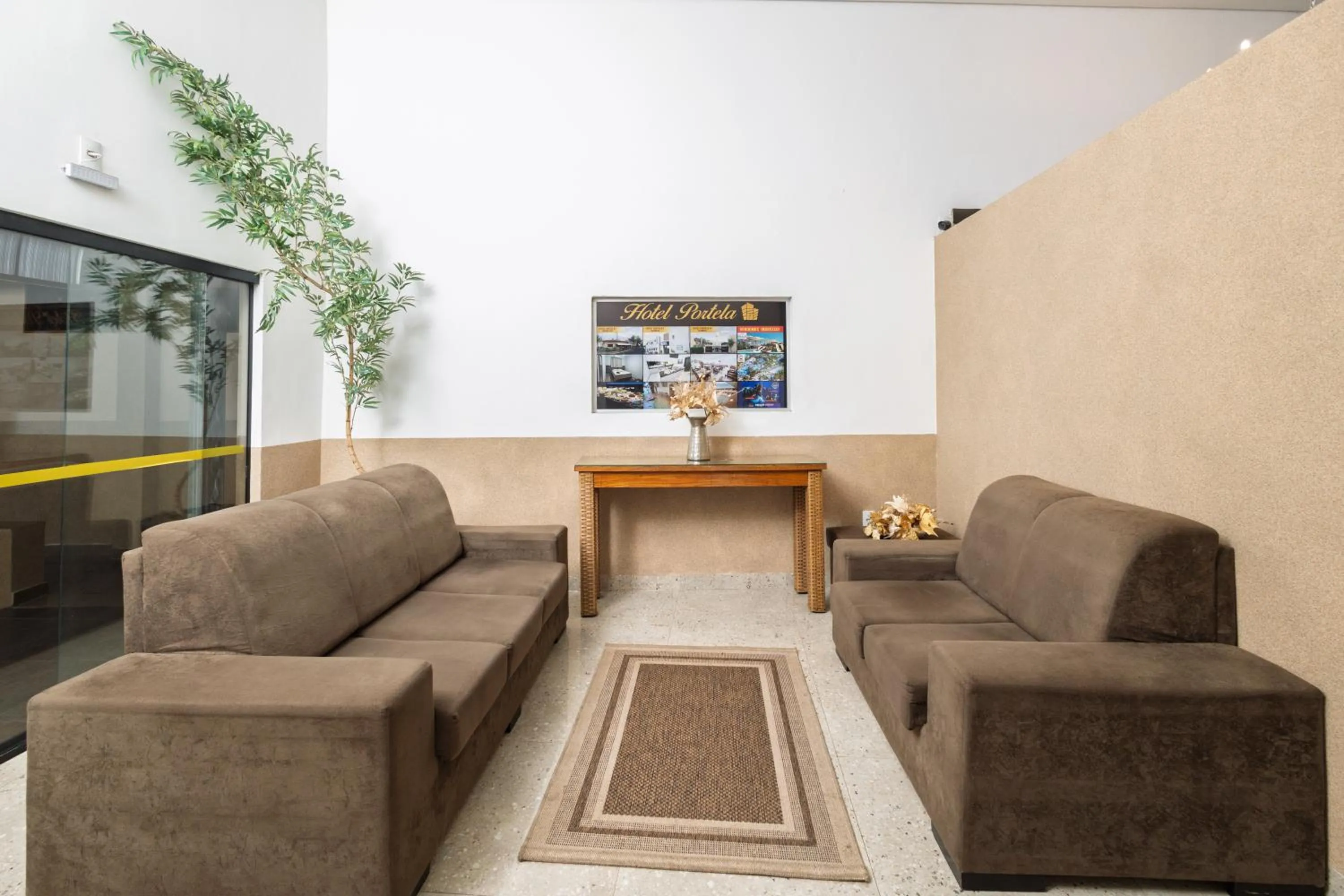 Living room in Hotel Portela II - Av Principal e a 500m do Thermas dos Laranjais