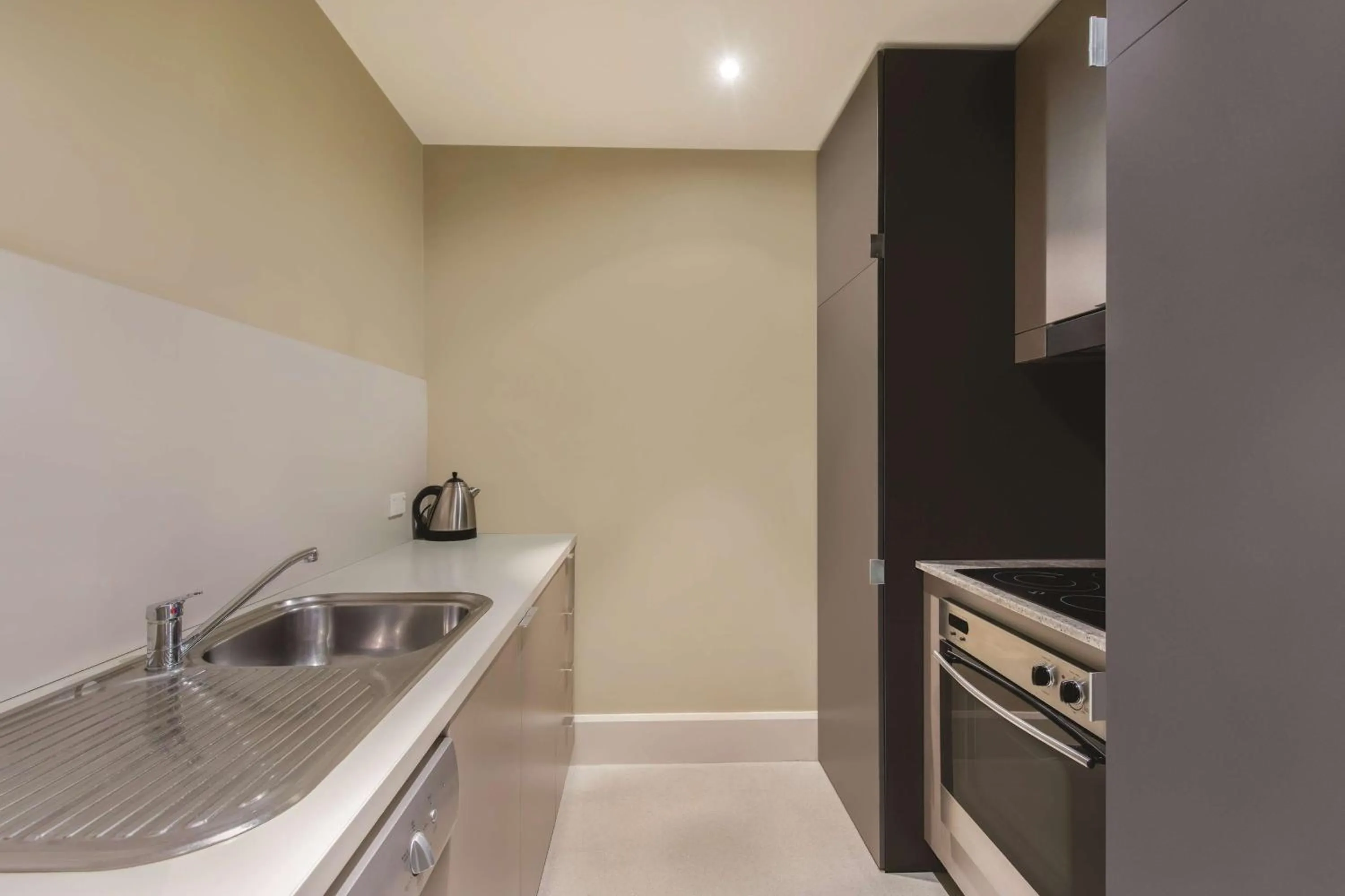 Kitchen or kitchenette in Adina Apartment Hotel Adelaide Treasury