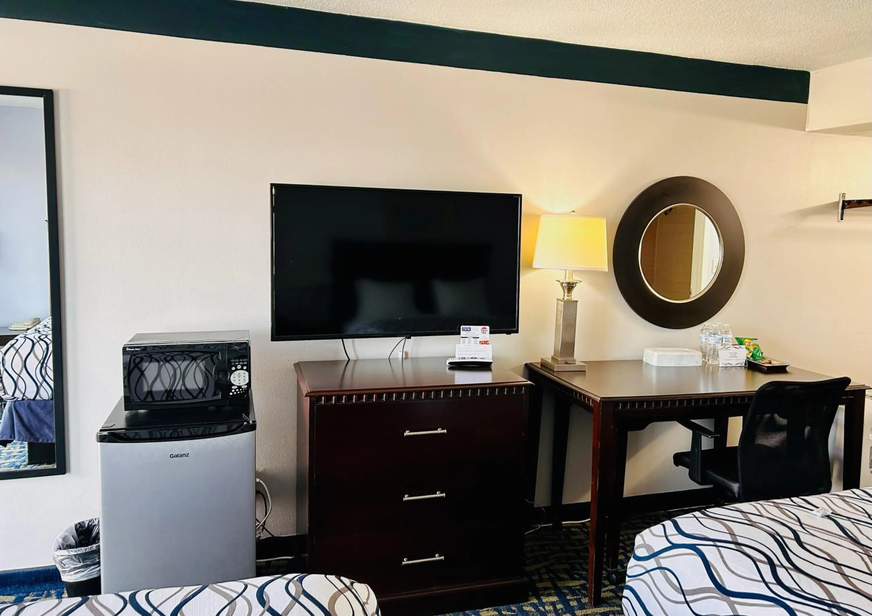 TV and multimedia, Bed in Hospitality Inn