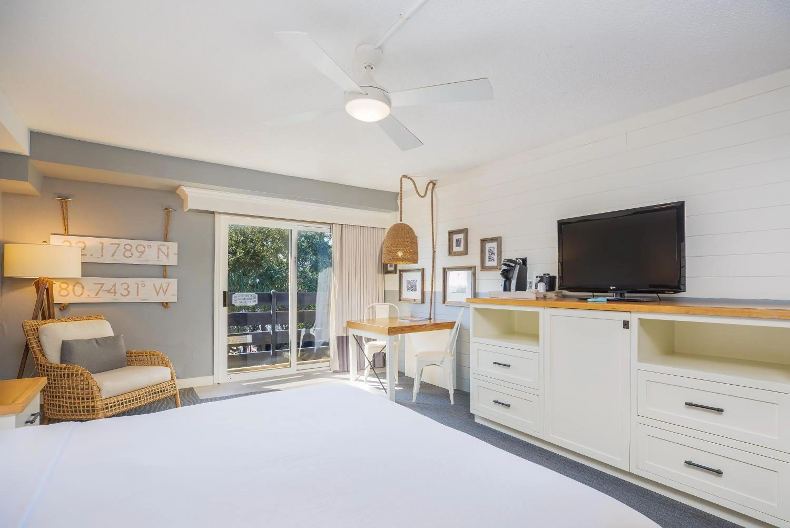 Bedroom, Bed in Beach House Resort Hilton Head Island