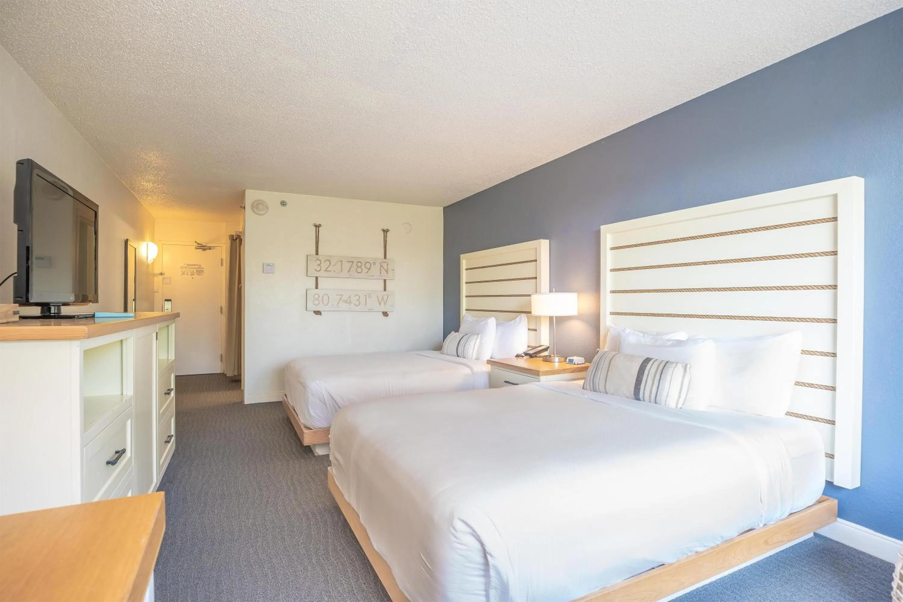 Bedroom, Bed in Beach House Resort Hilton Head Island