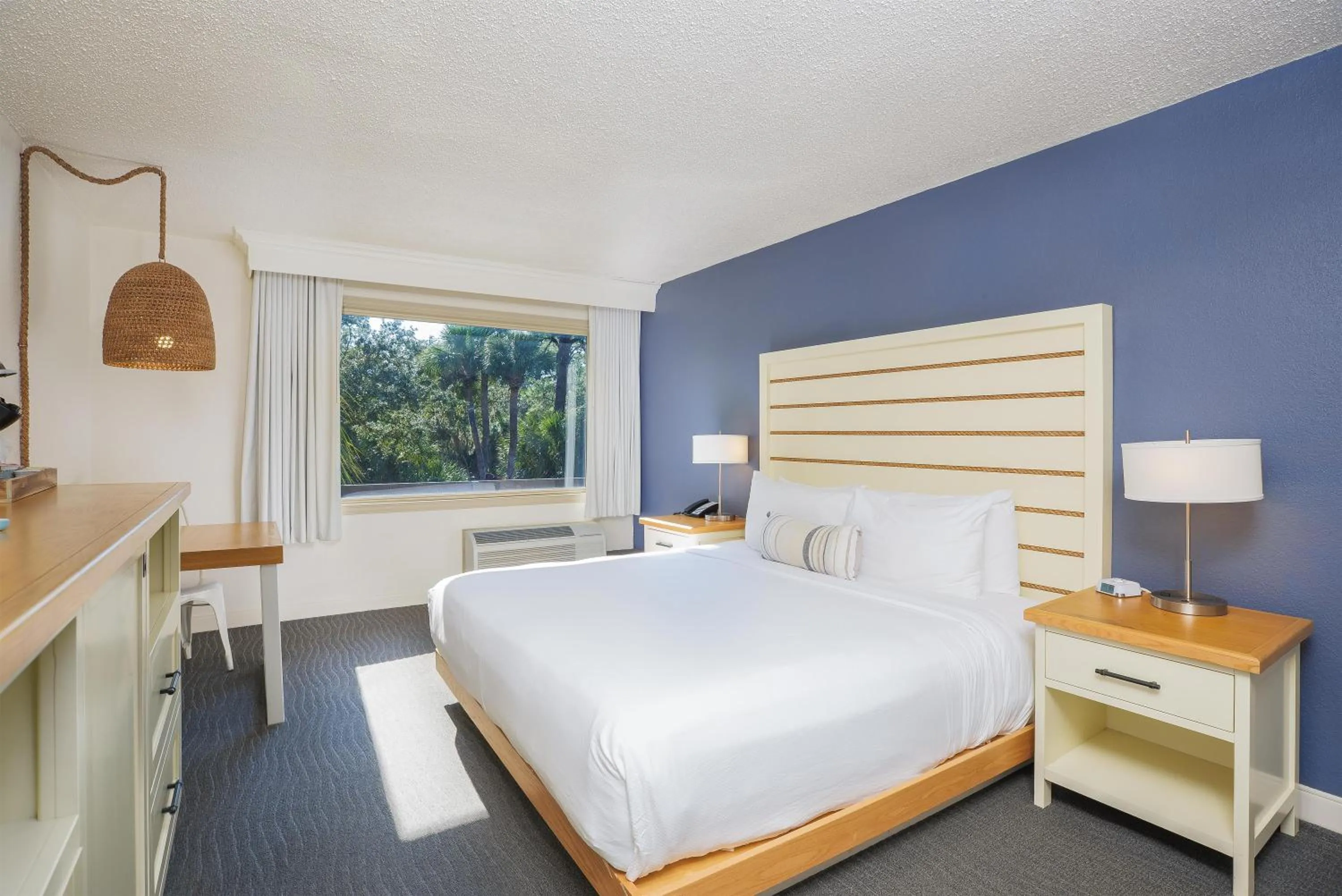 Bedroom, Bed in Beach House Resort Hilton Head Island