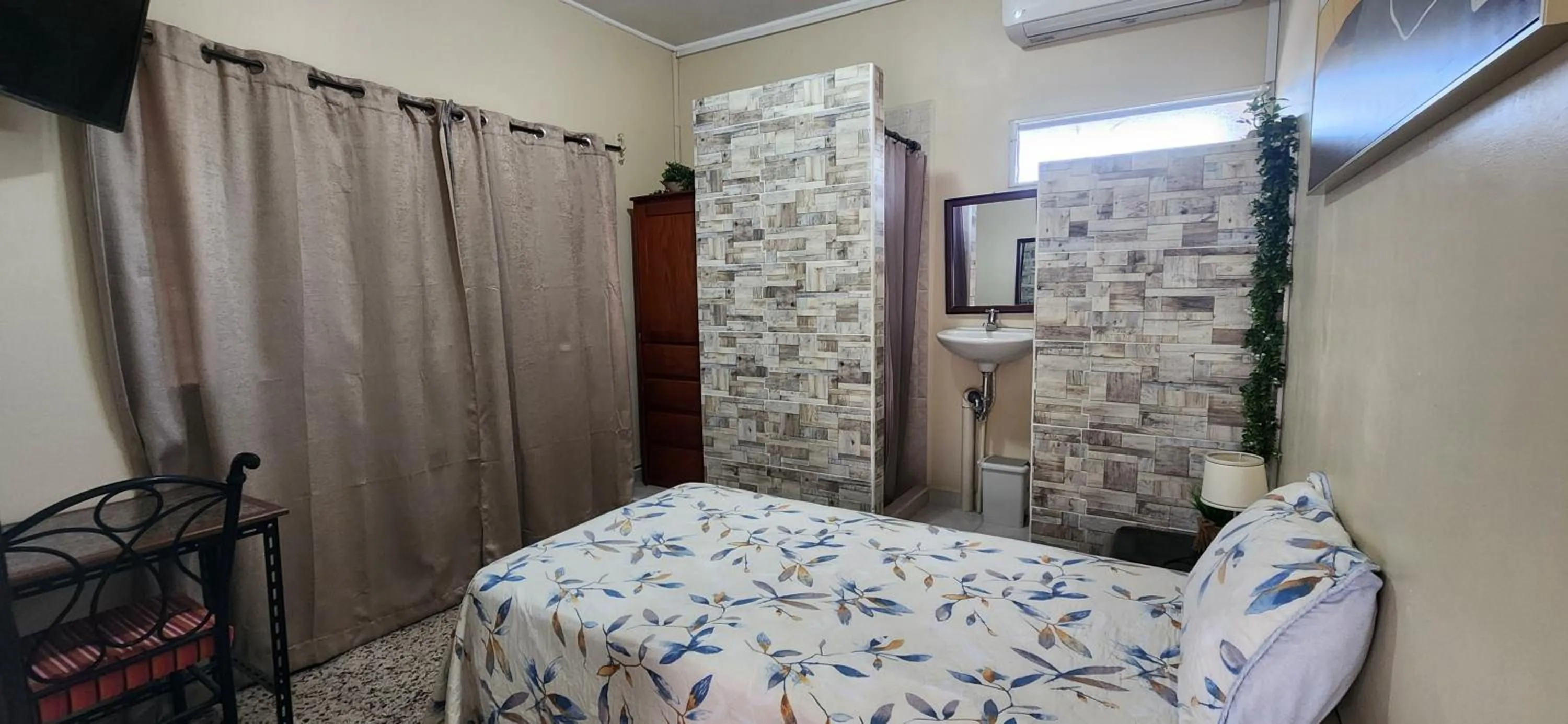 Photo of the whole room, Bed in Casa Altamira