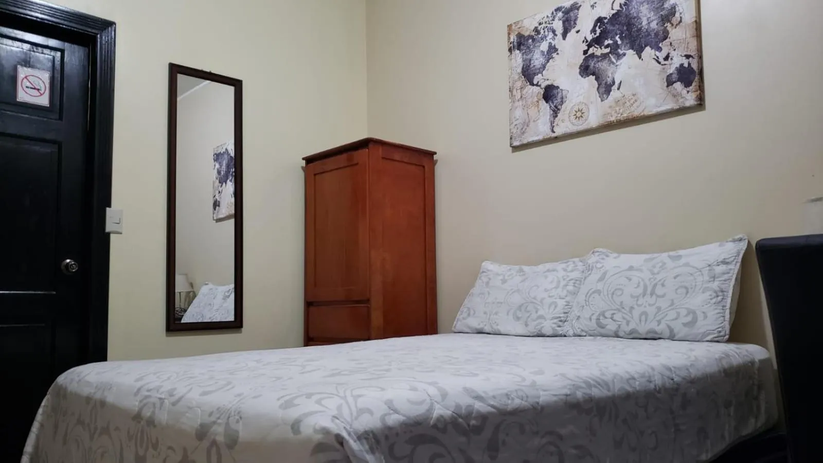 wardrobe, Bed in Casa Altamira