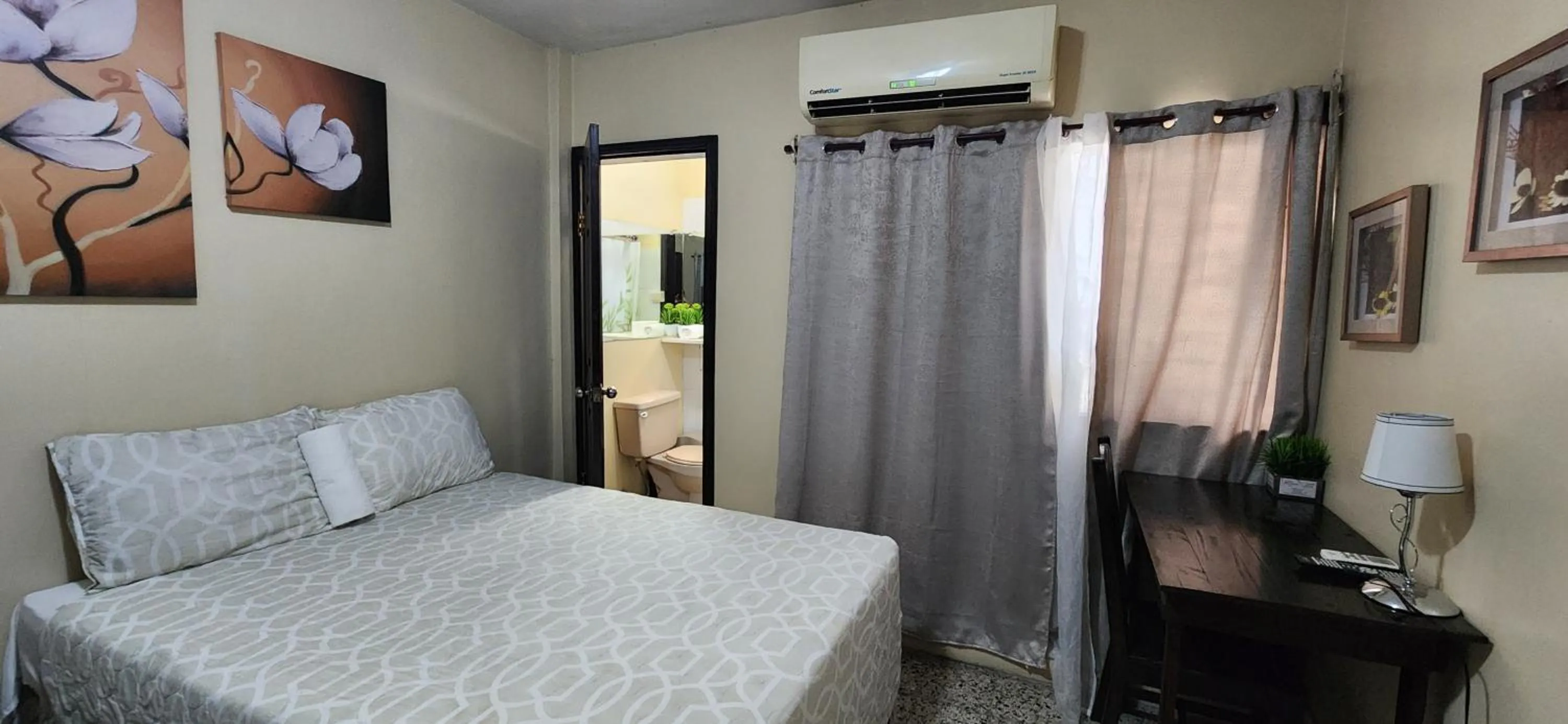 Bathroom, Bed in Casa Altamira