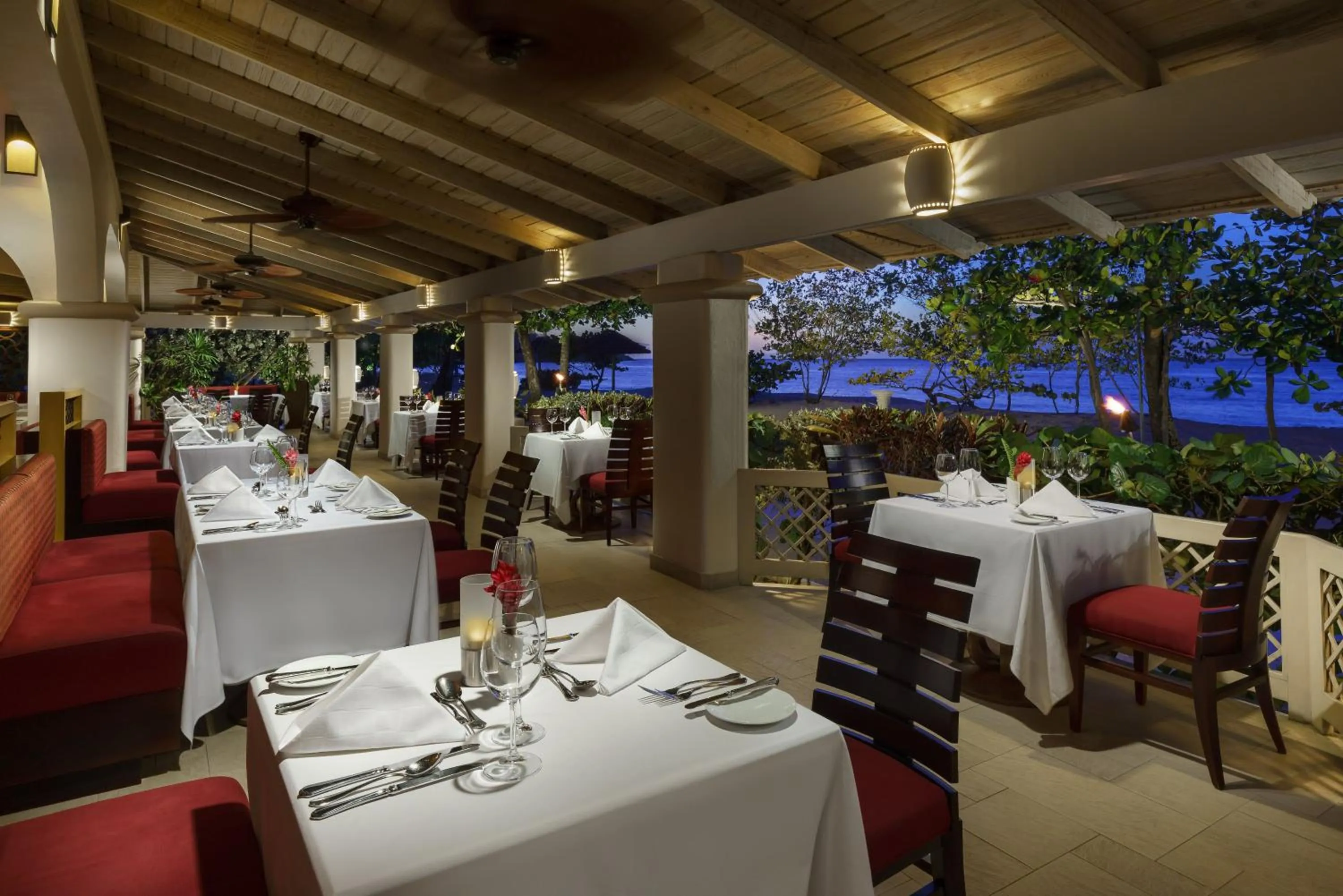 Restaurant/places to eat in Spice Island Beach Resort