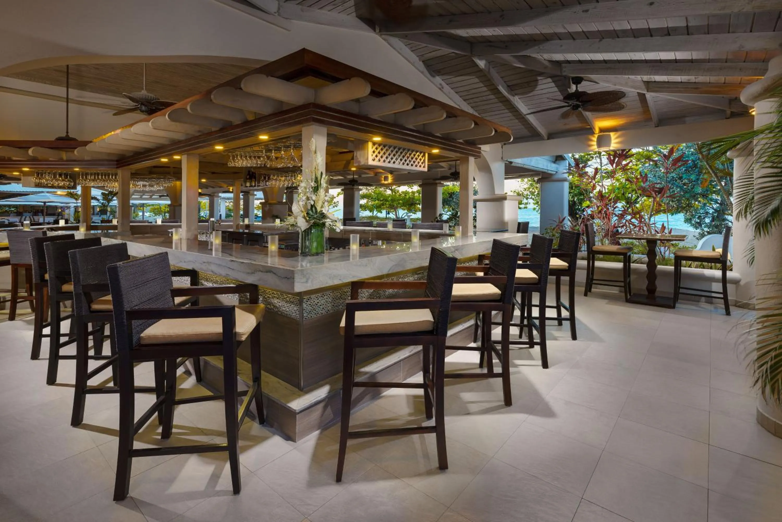 Lounge or bar in Spice Island Beach Resort