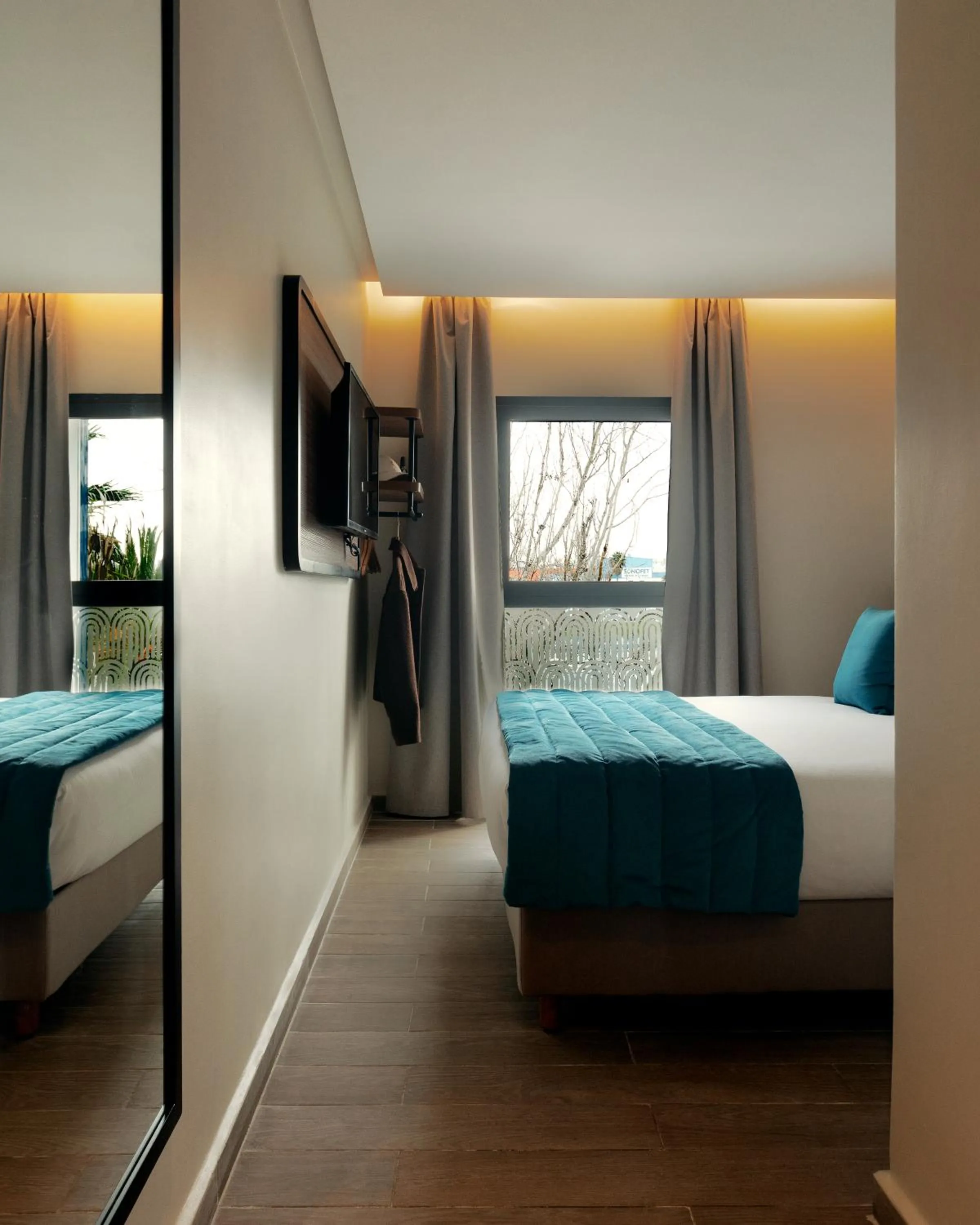 Photo of the whole room, Bed in MIA Urban Detroit Tanger