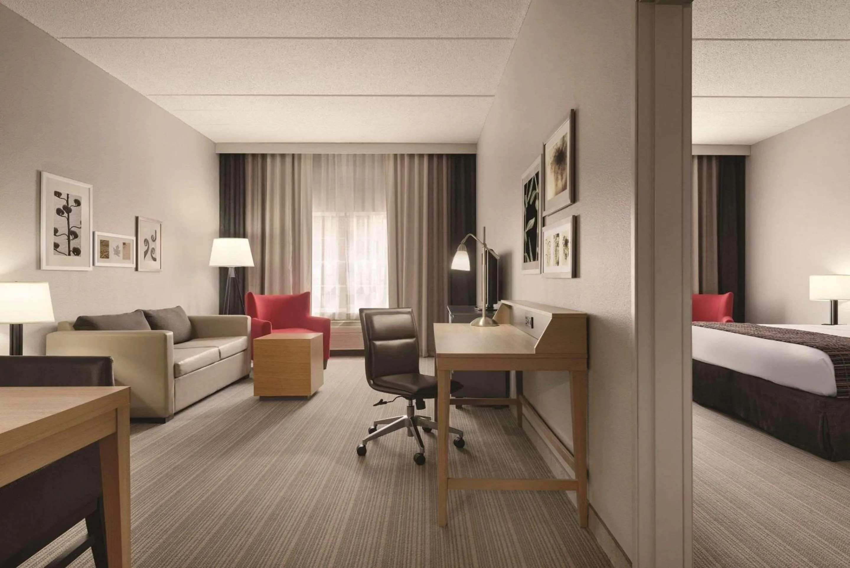 Bedroom, Bed in Country Inn & Suites by Radisson, Coralville, IA