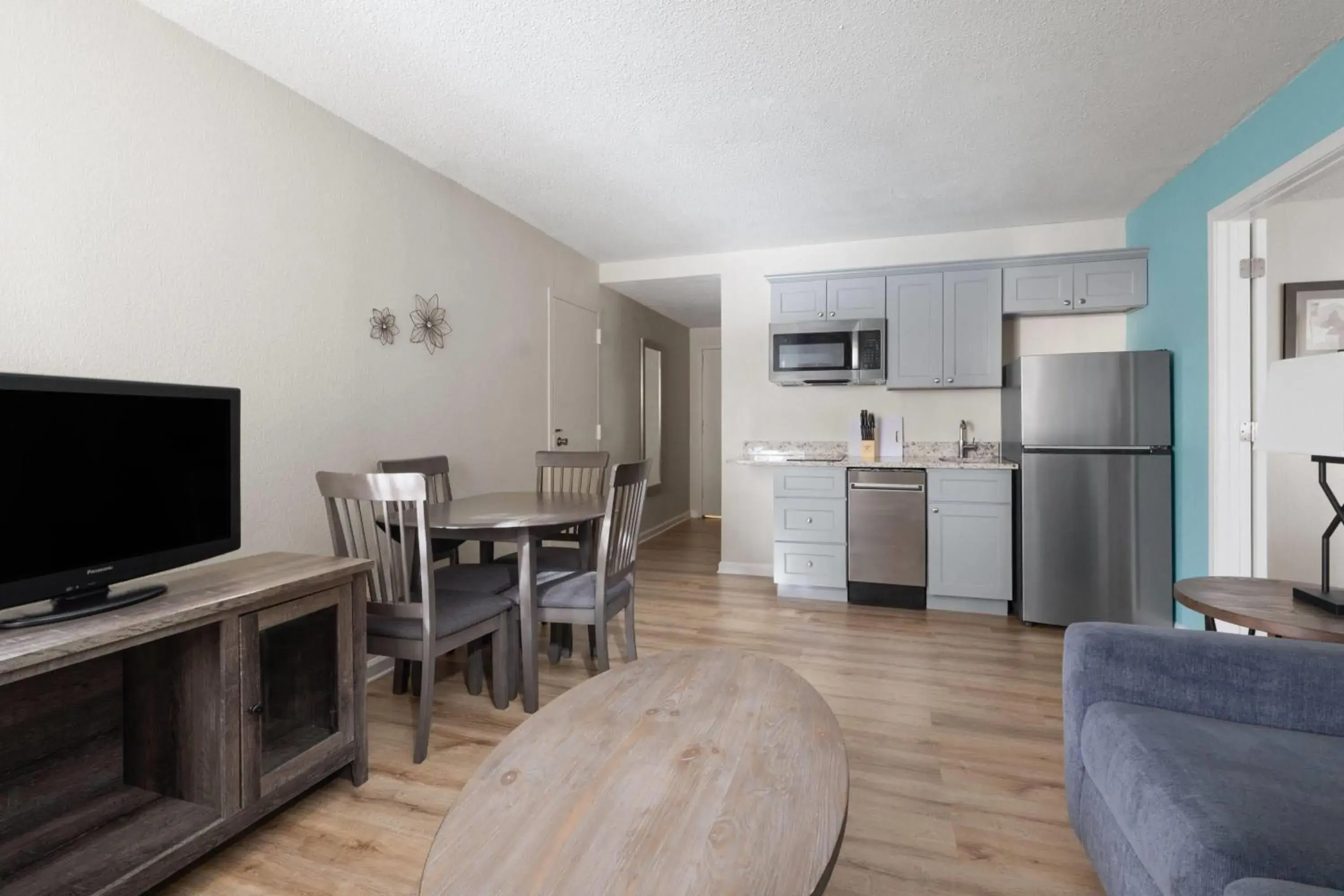 One-Bedroom Suite with Two Queen Beds and Kitchenette - Non-Smoking in Village Inn Clemmons-Winston Salem, Trademark by Wyndham One-Bedroom Suite with Two Queen Beds and Kitchenette - Non-Smoking in Village Inn Clemmons-Winston Salem, Trademark by Wyndham