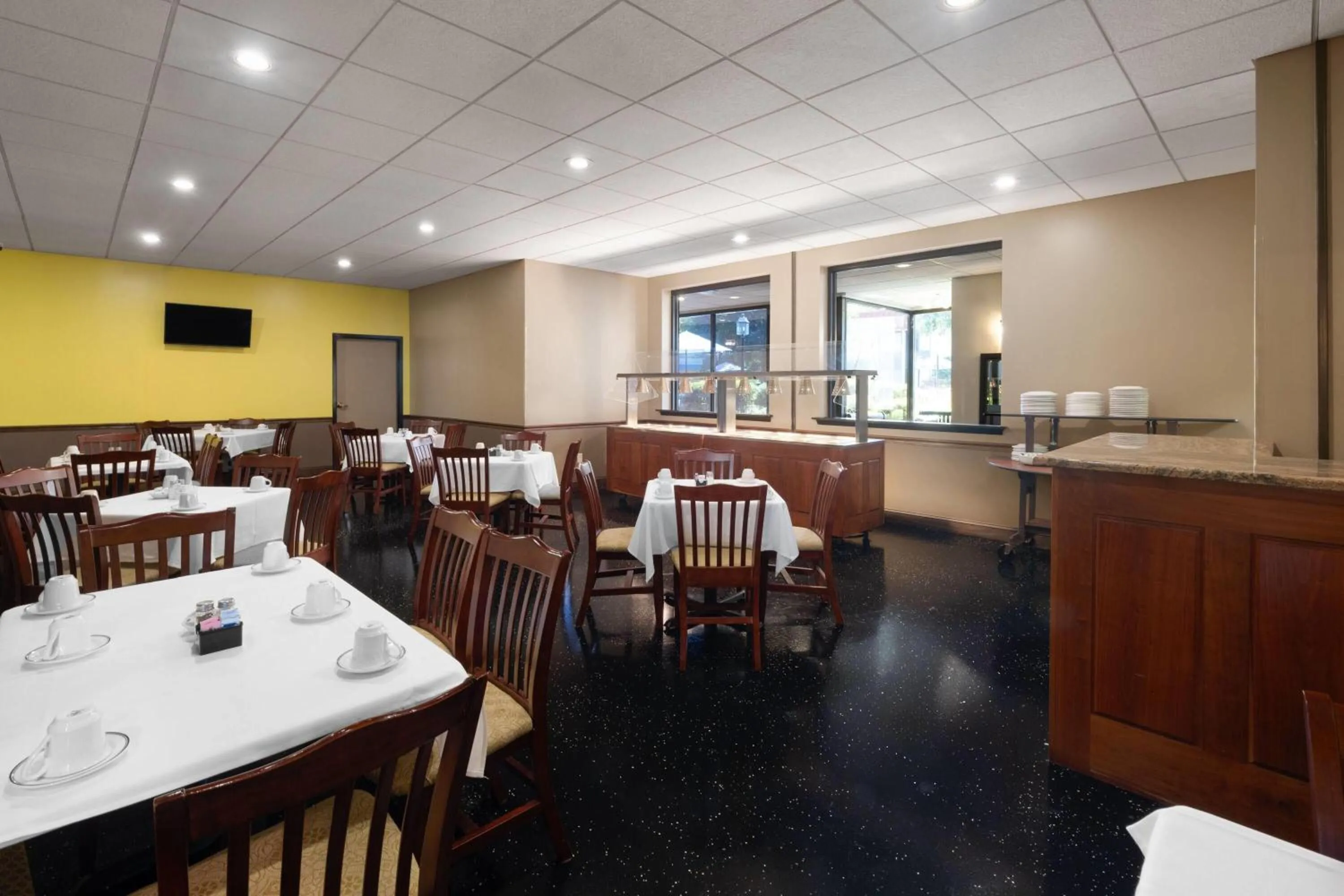 Restaurant/places to eat in Village Inn Clemmons-Winston Salem, Trademark by Wyndham