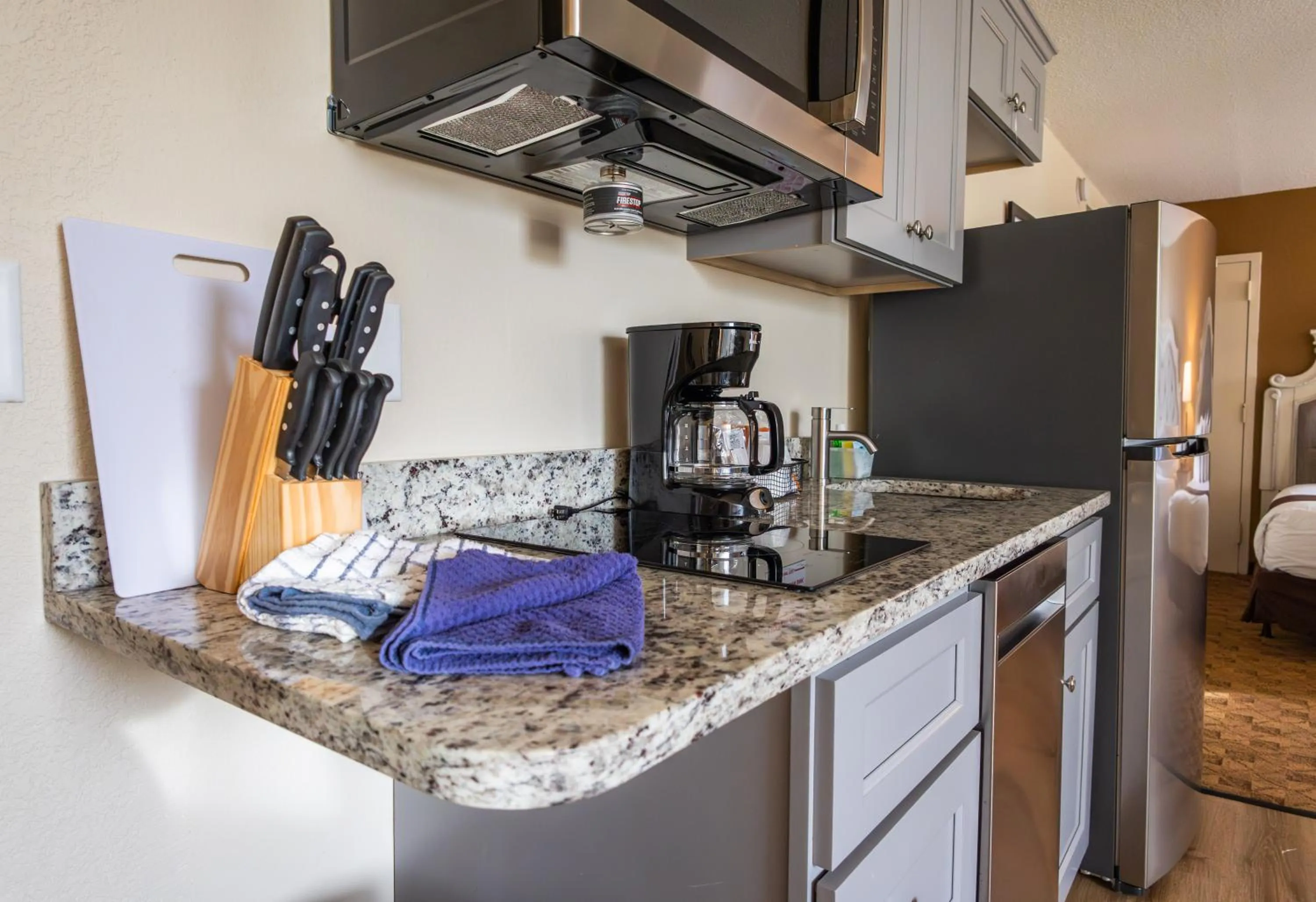 Coffee/tea facilities in Village Inn Clemmons-Winston Salem, Trademark by Wyndham