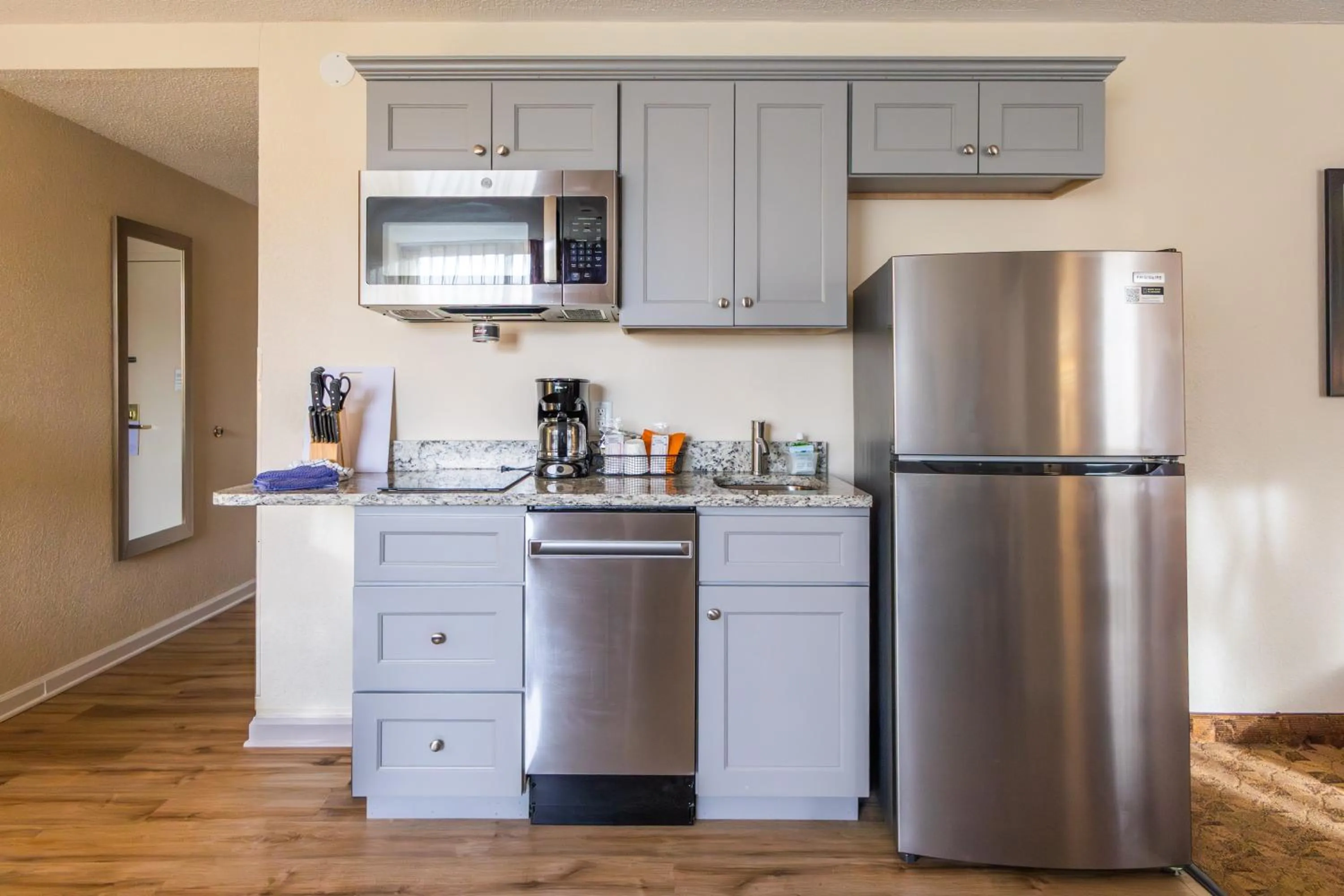 Kitchen or kitchenette in Village Inn Clemmons-Winston Salem, Trademark by Wyndham