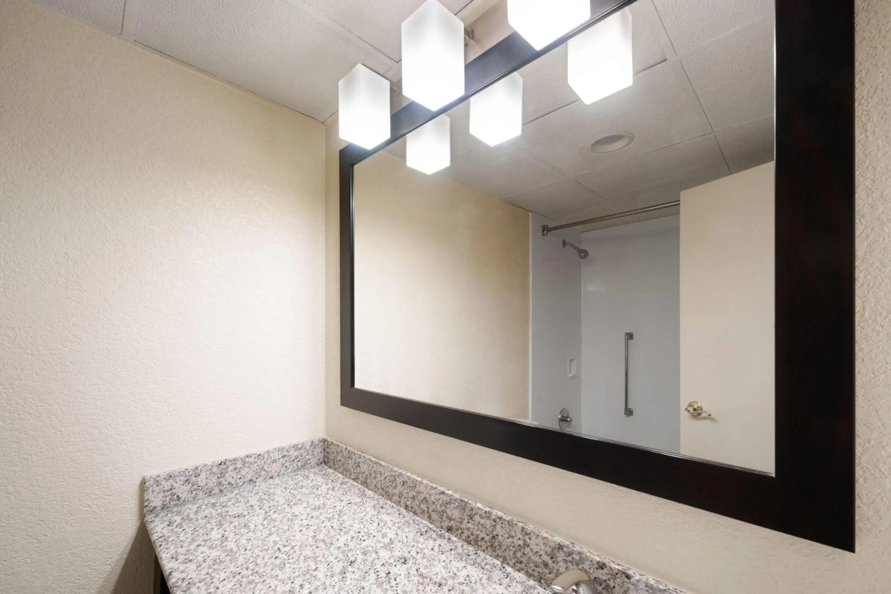 Bathroom in Village Inn Clemmons-Winston Salem, Trademark by Wyndham