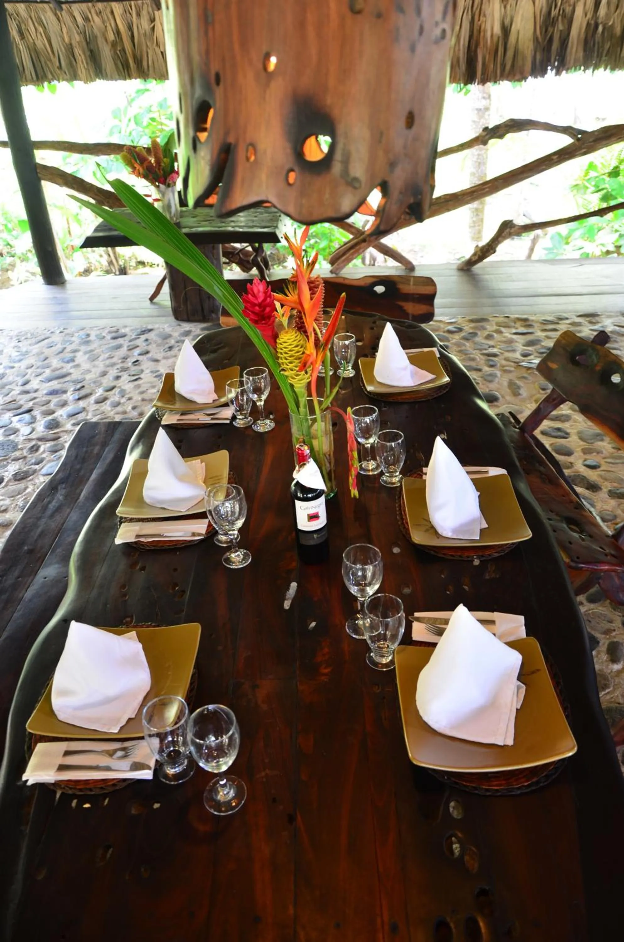 Restaurant/places to eat in Sublime Eco Hotel