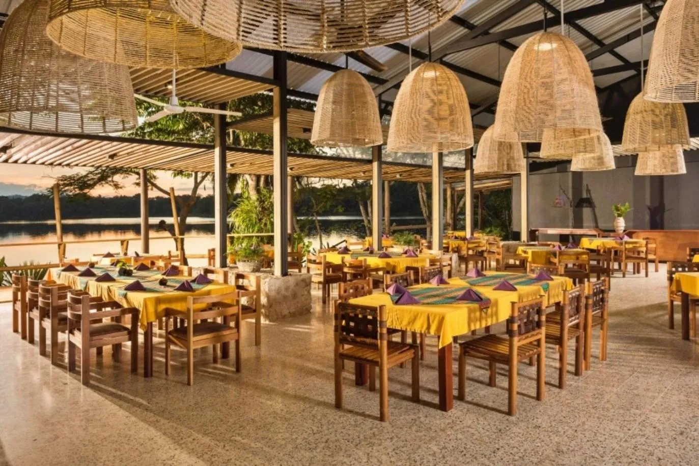 Restaurant/places to eat in Villa Maya