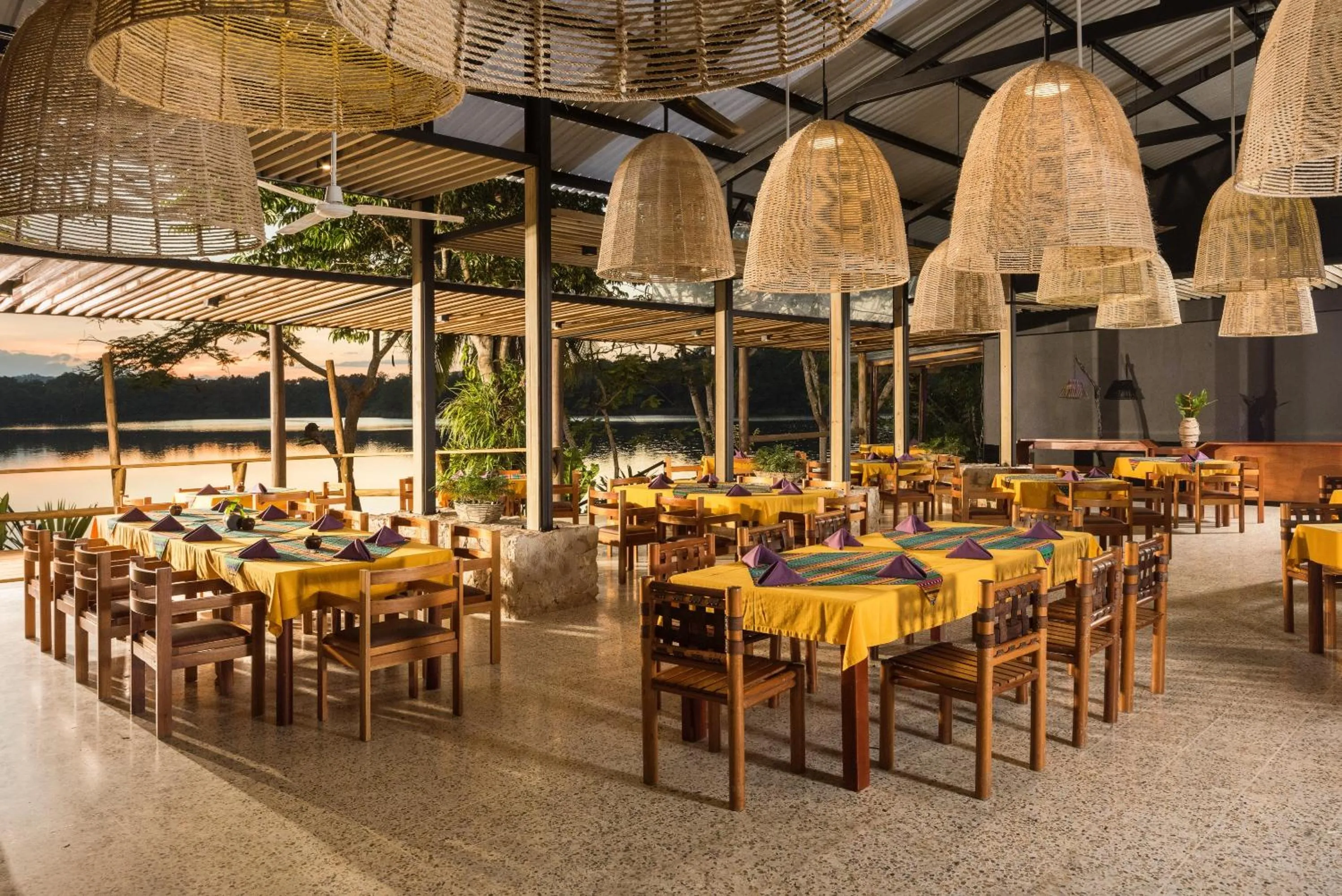 Restaurant/places to eat in Villa Maya