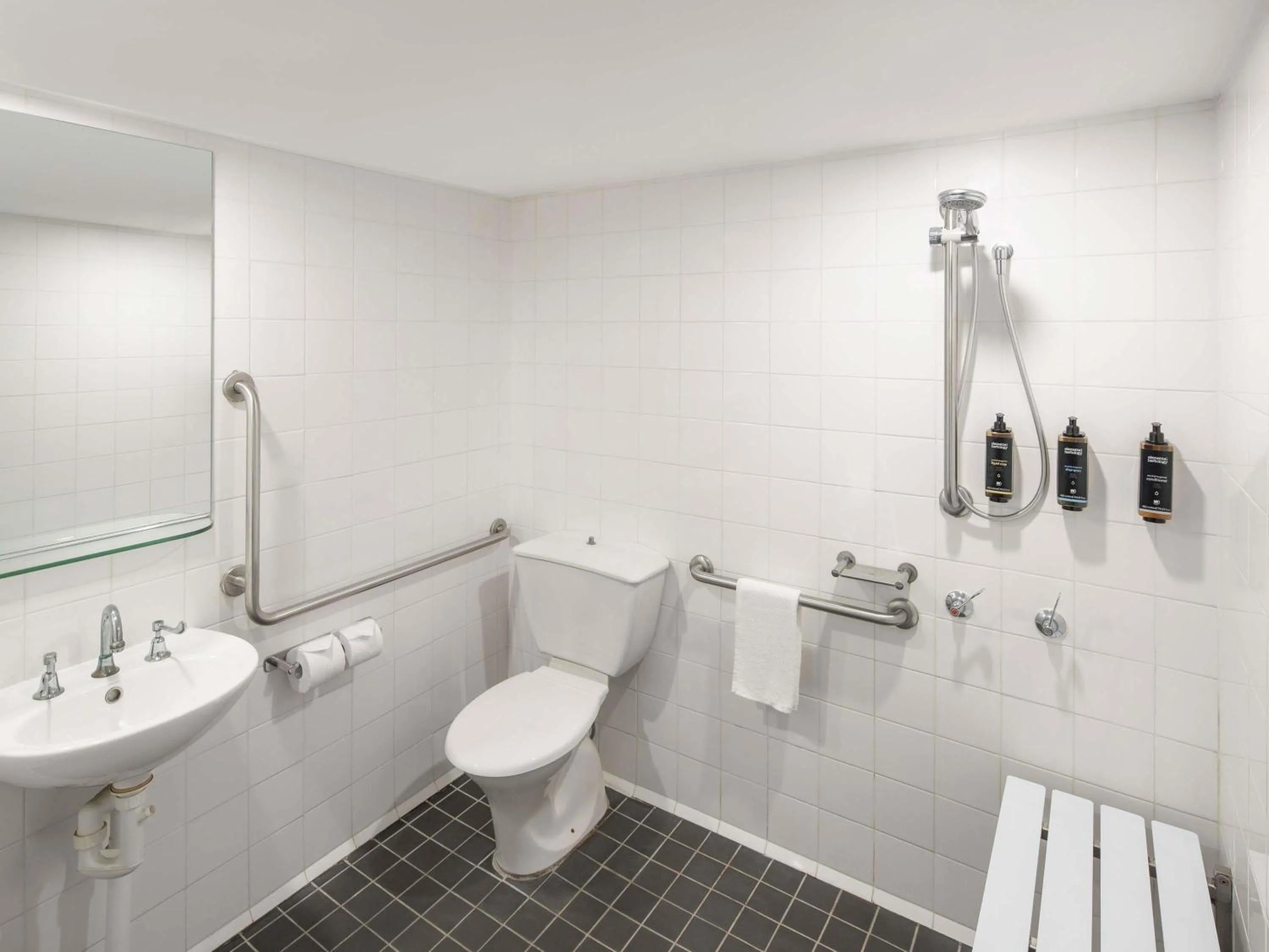 Shower in Mercure Newcastle