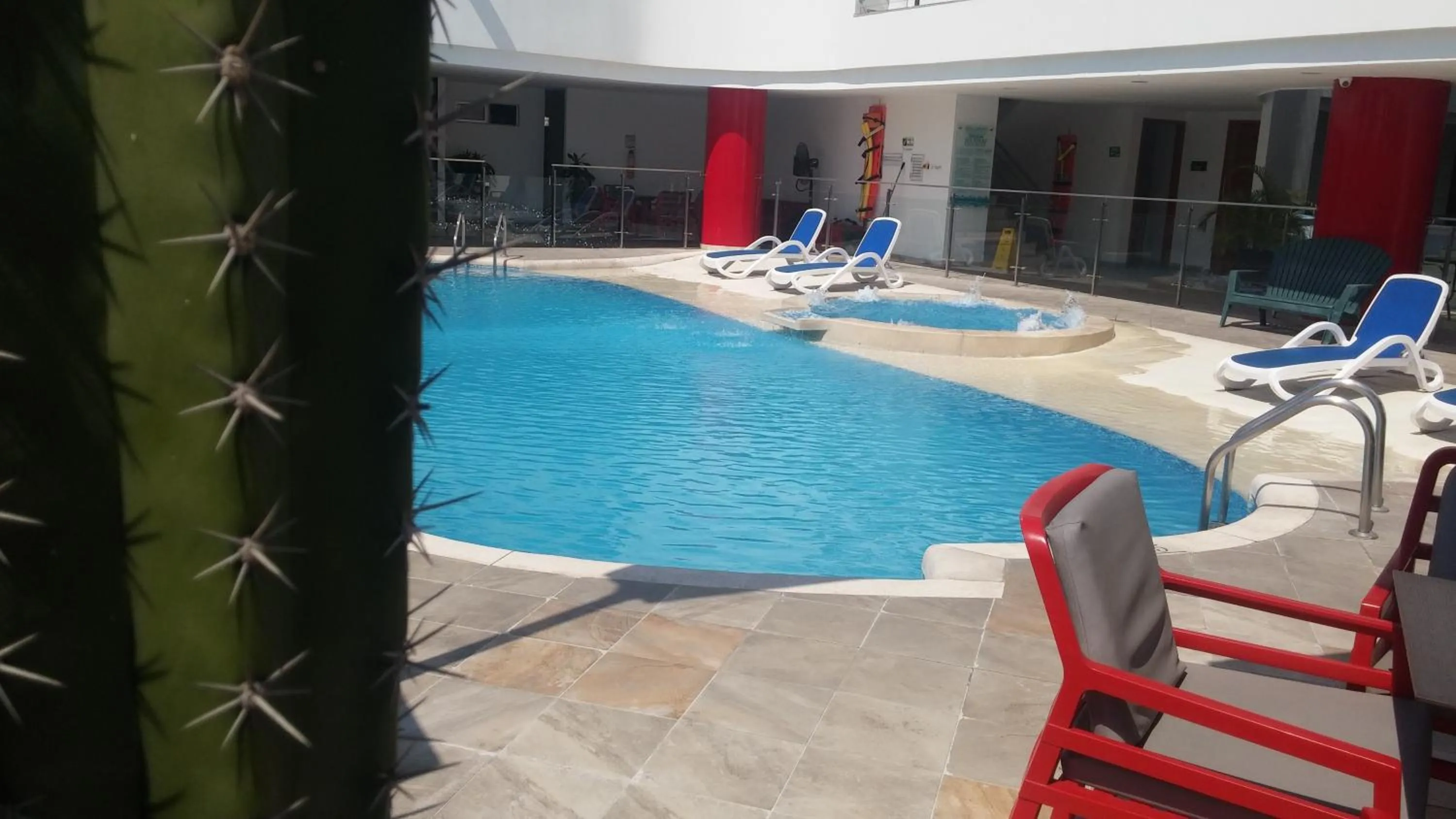 Swimming pool in Hotel Atrium Plaza