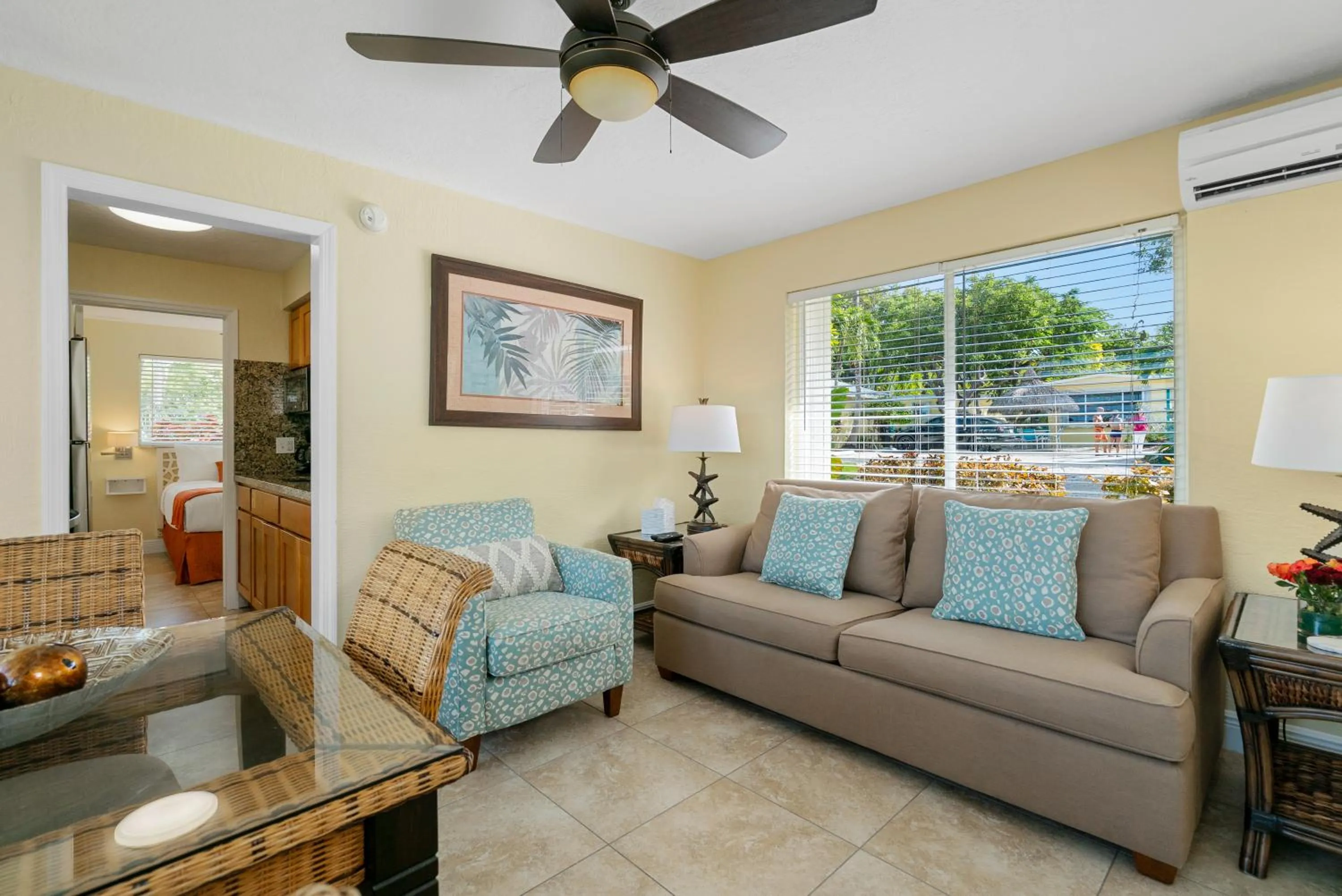 Living room in Bay Harbor Lodge