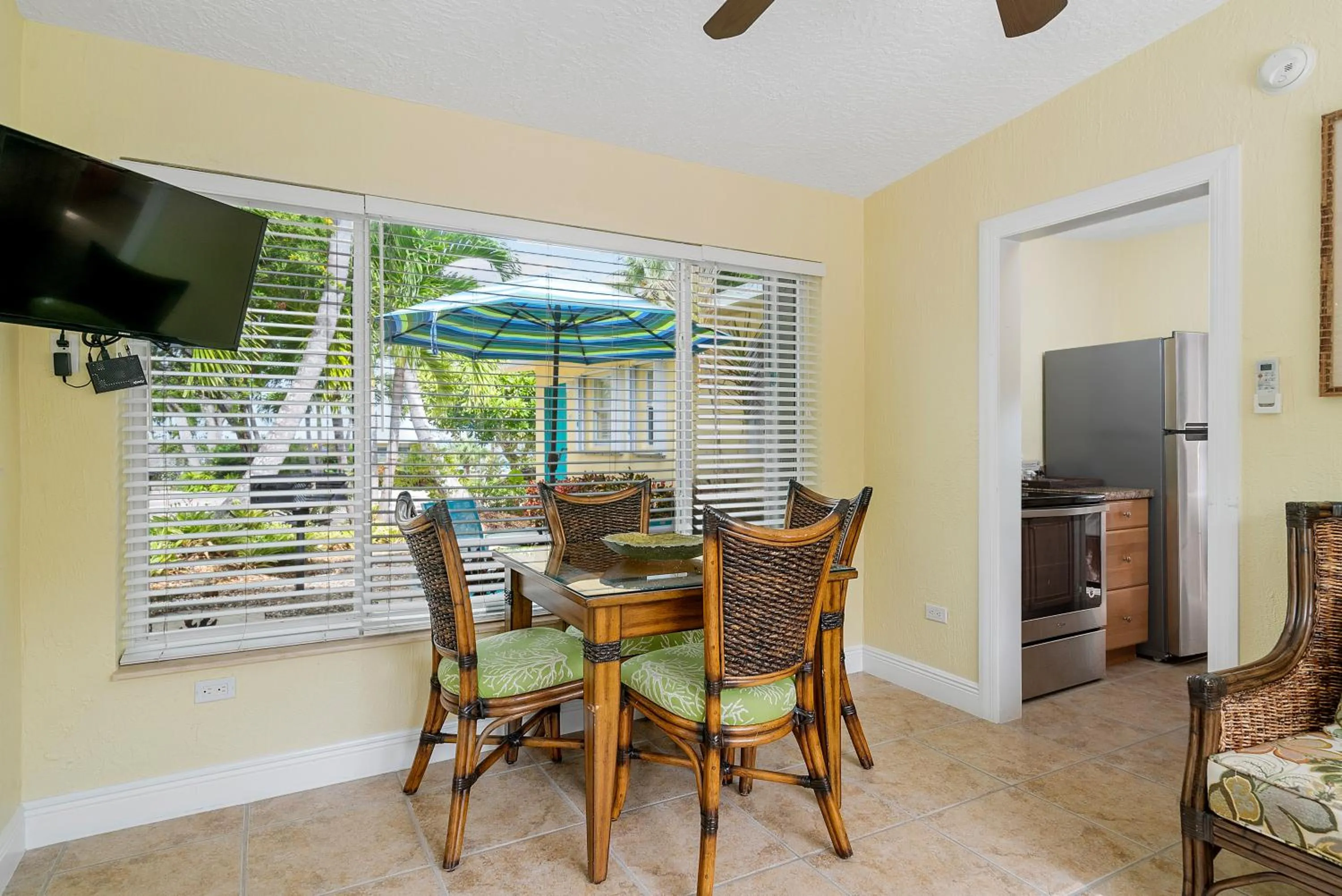 Dining area in Bay Harbor Lodge