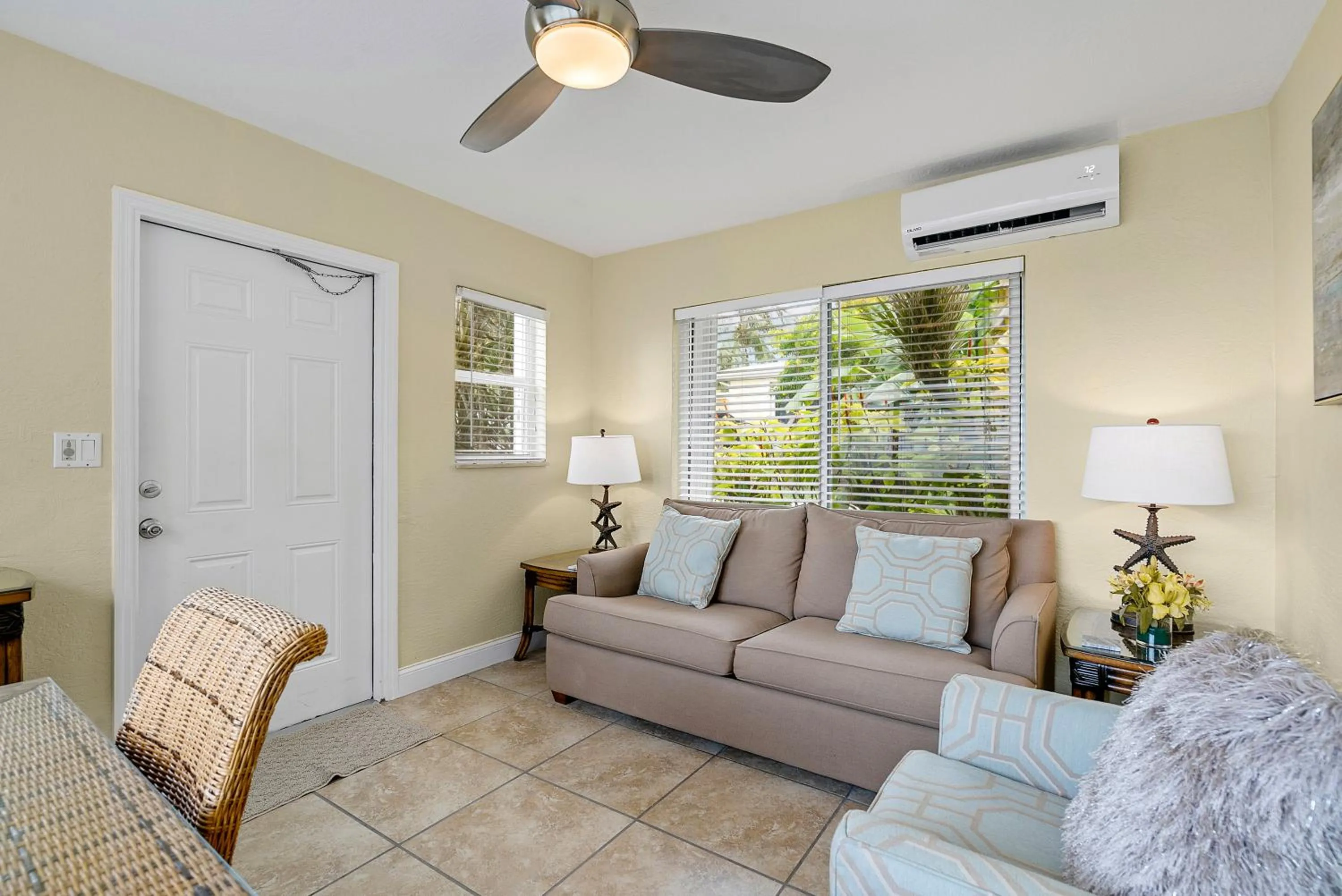 Living room in Bay Harbor Lodge