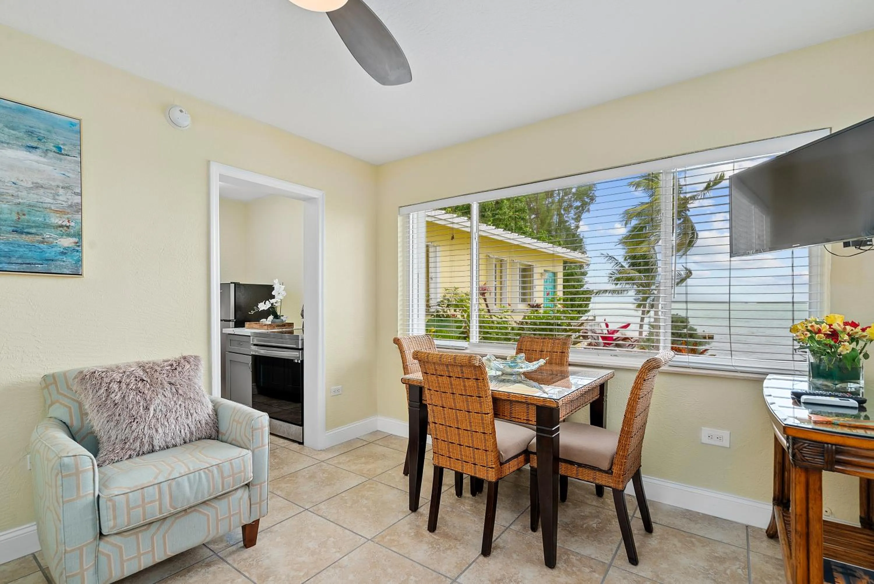 Dining area in Bay Harbor Lodge