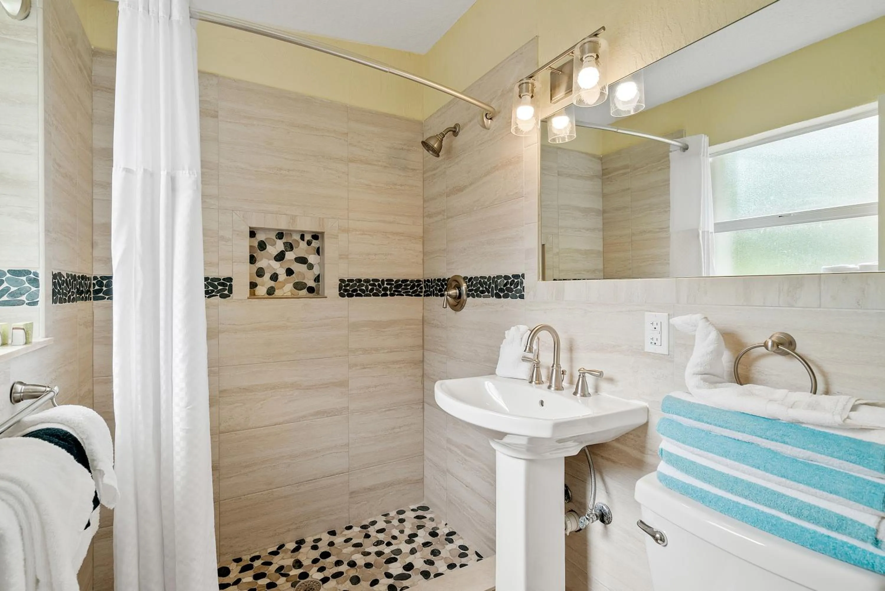 Bathroom in Bay Harbor Lodge