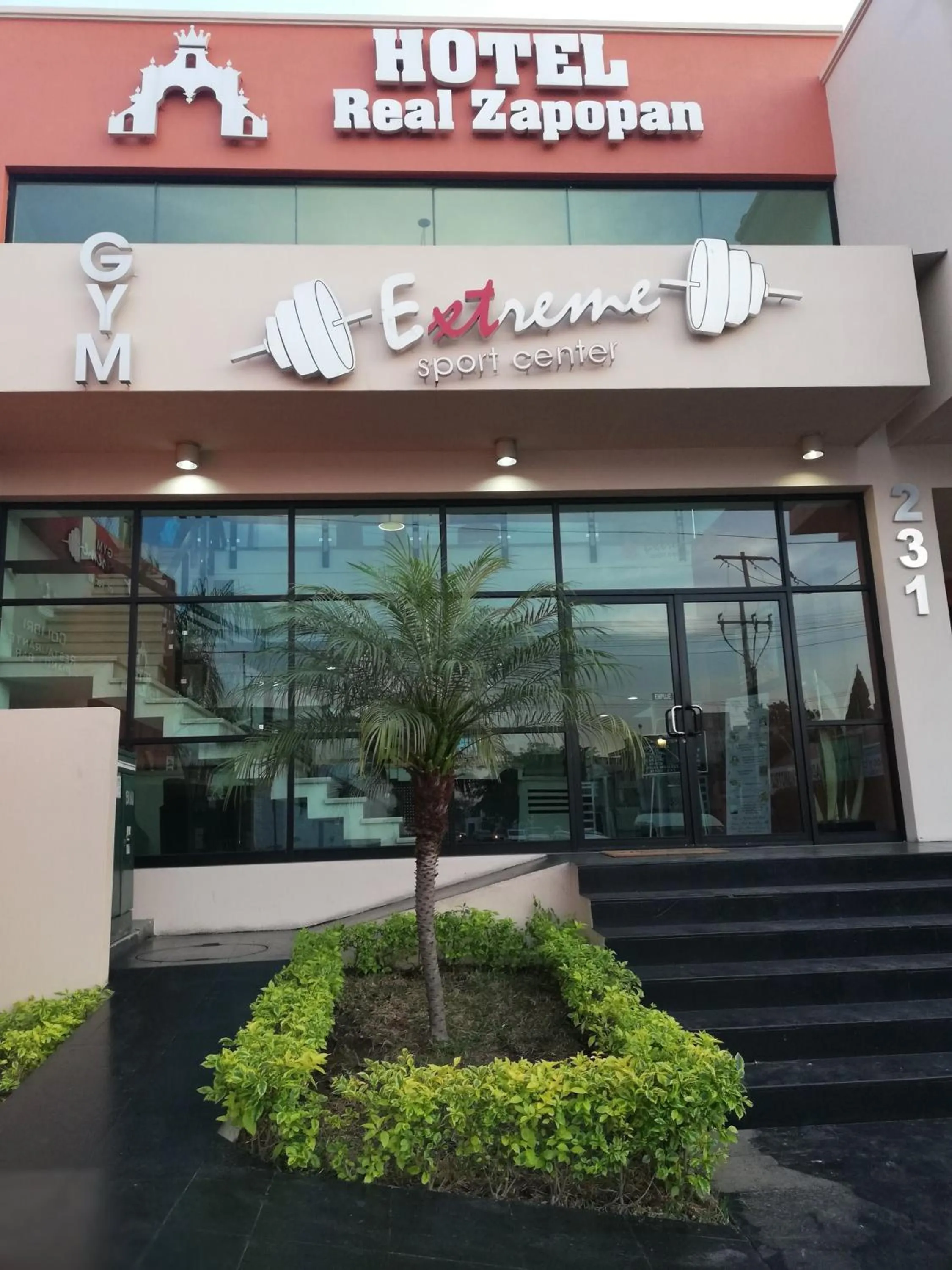 Logo/Certificate/Sign in Hotel Real Zapopan