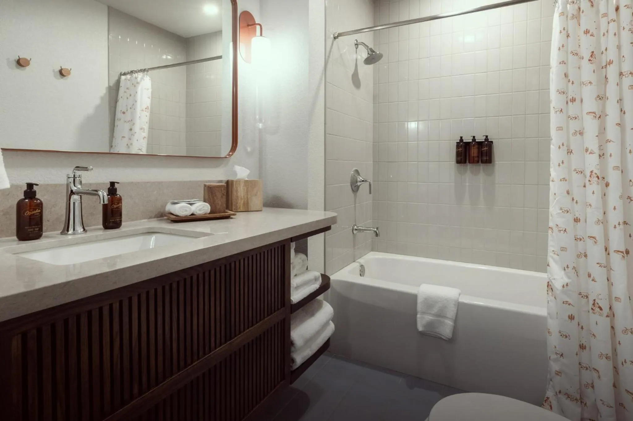 Photo of the whole room in The Ozarker Lodge