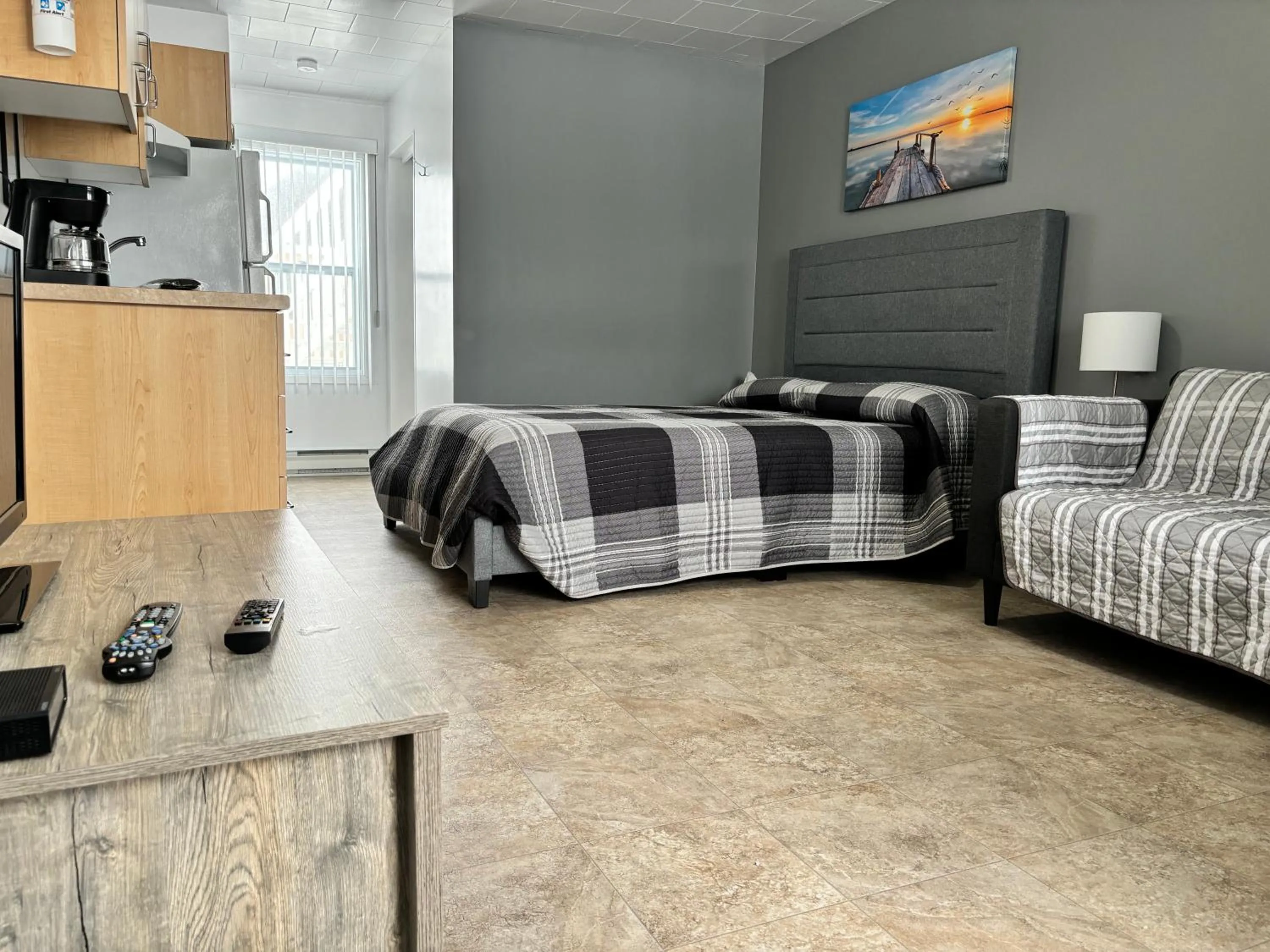 Photo of the whole room, Bed in Les studios de la mer