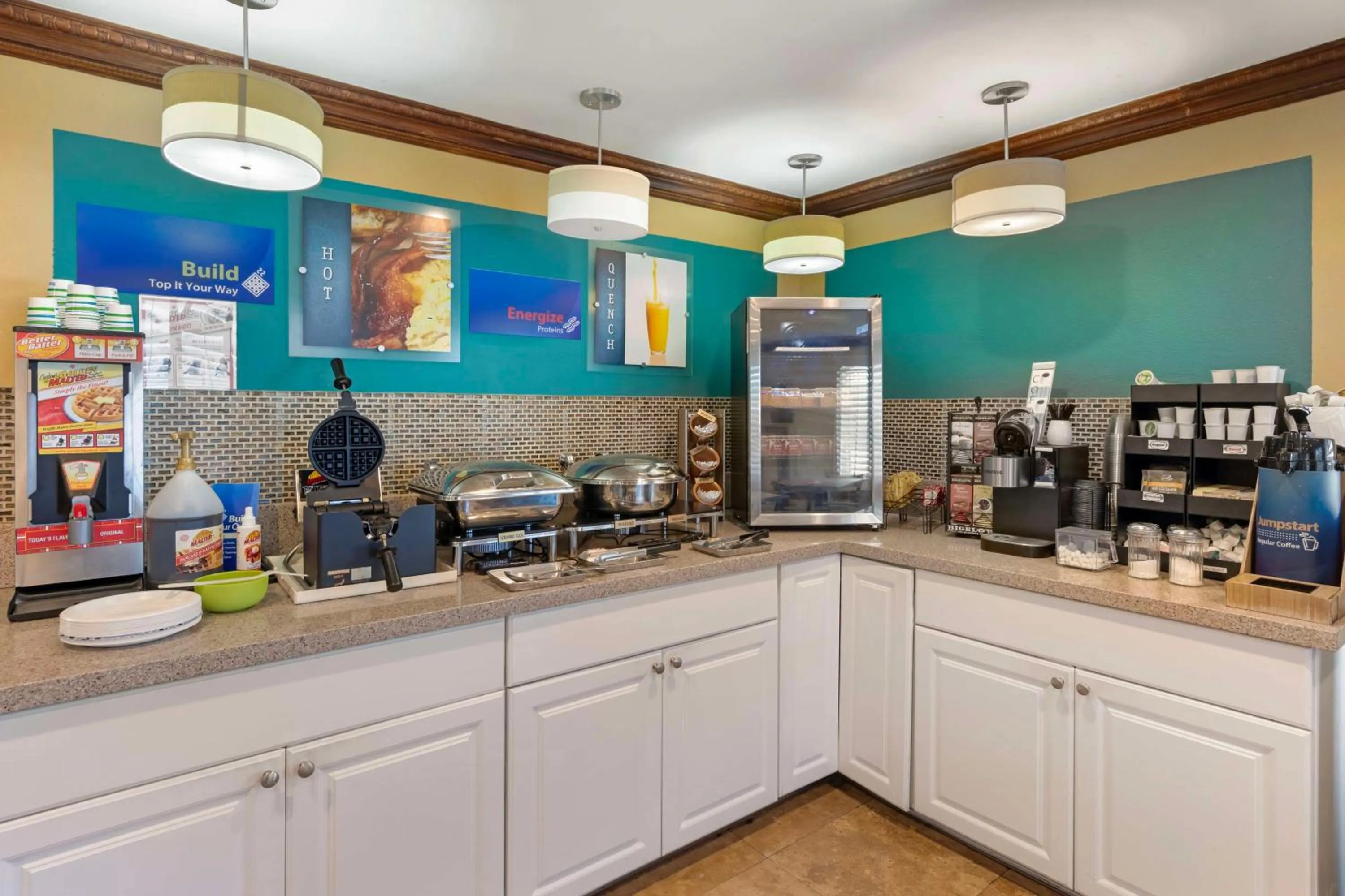 Breakfast in Best Western Harbour Inn & Suites Huntington - Sunset Beach