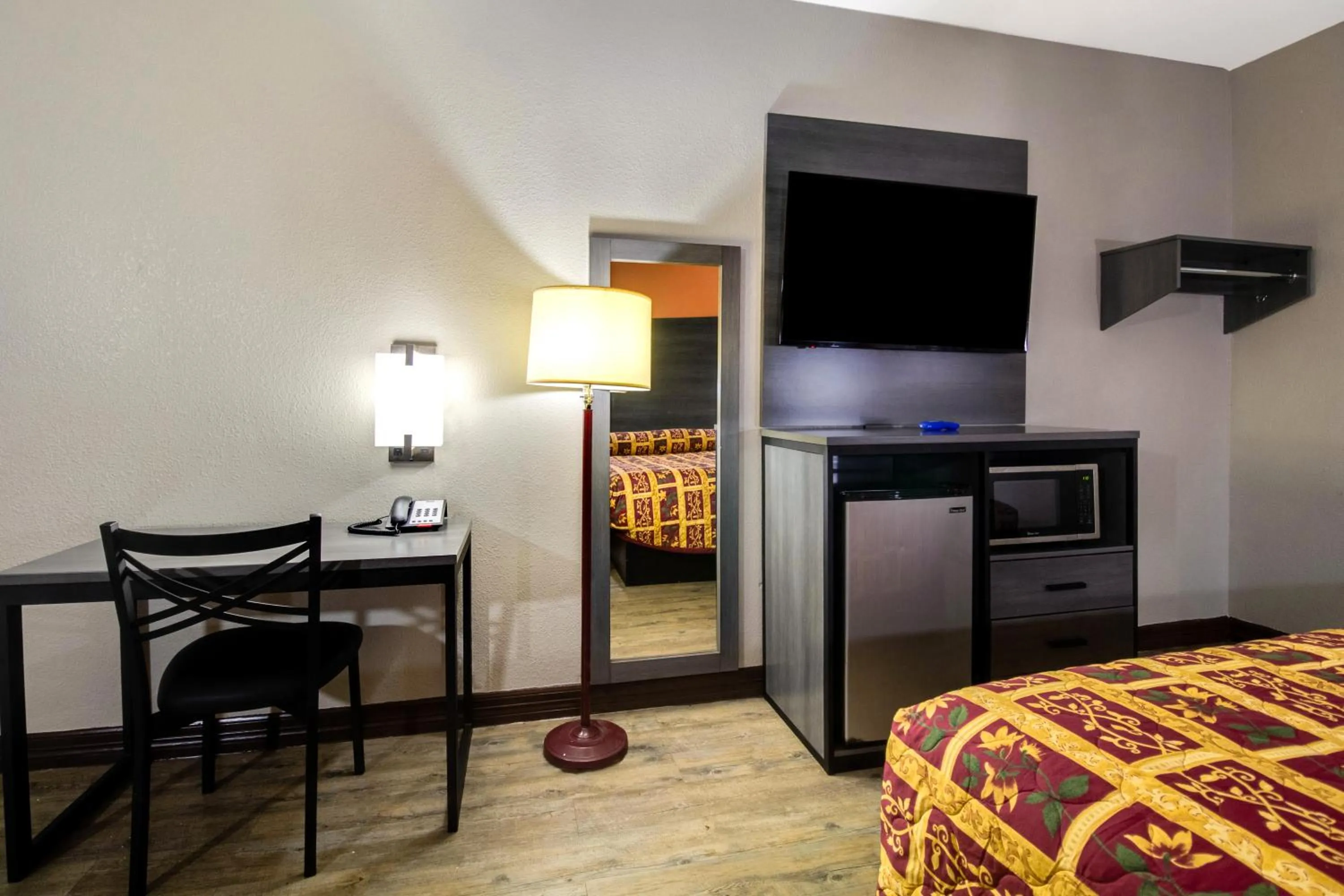 TV/Entertainment Center in Executive Inn & Suites