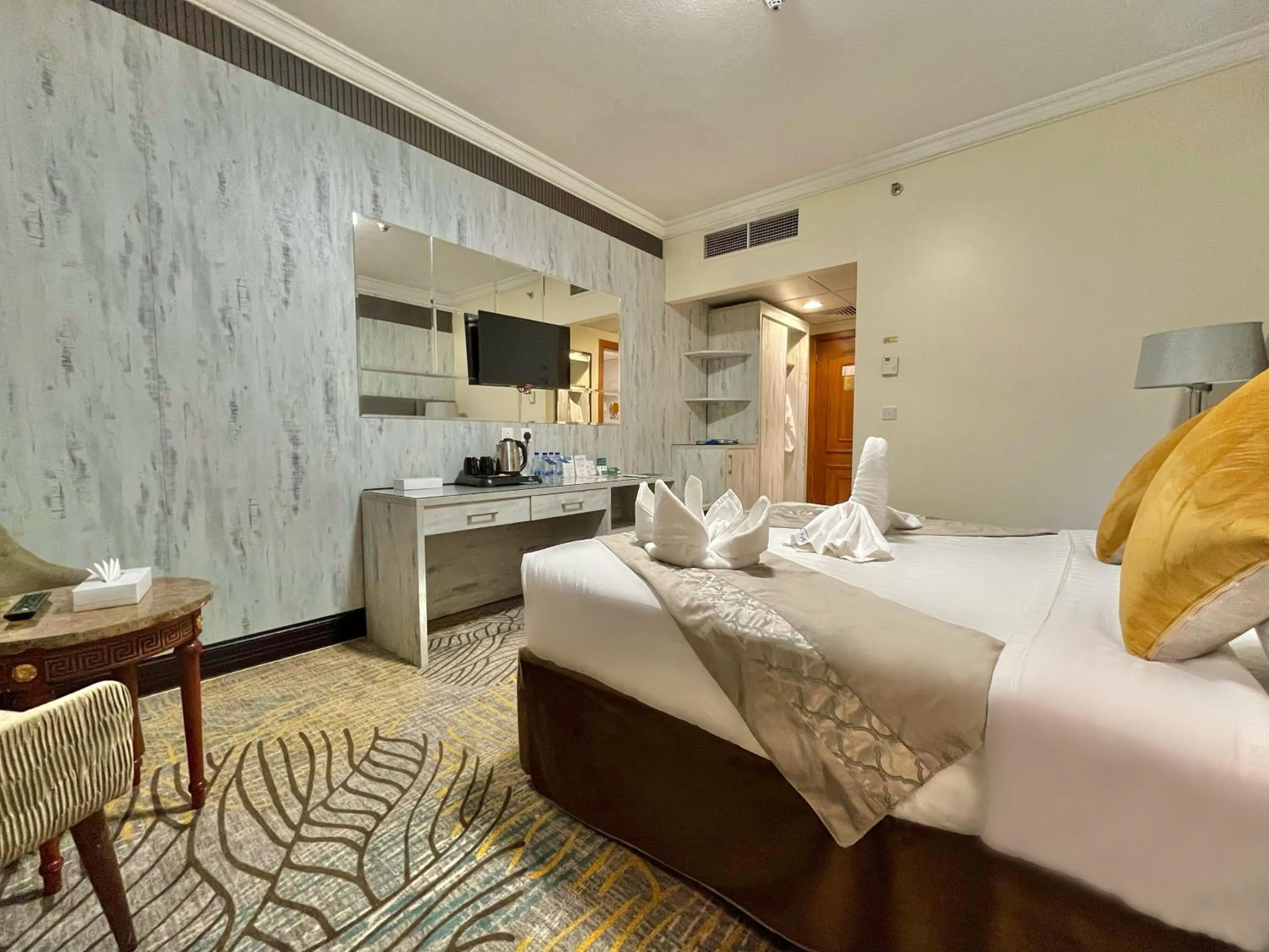 View (from property/room), Bed in Zowar Alalami Hotel