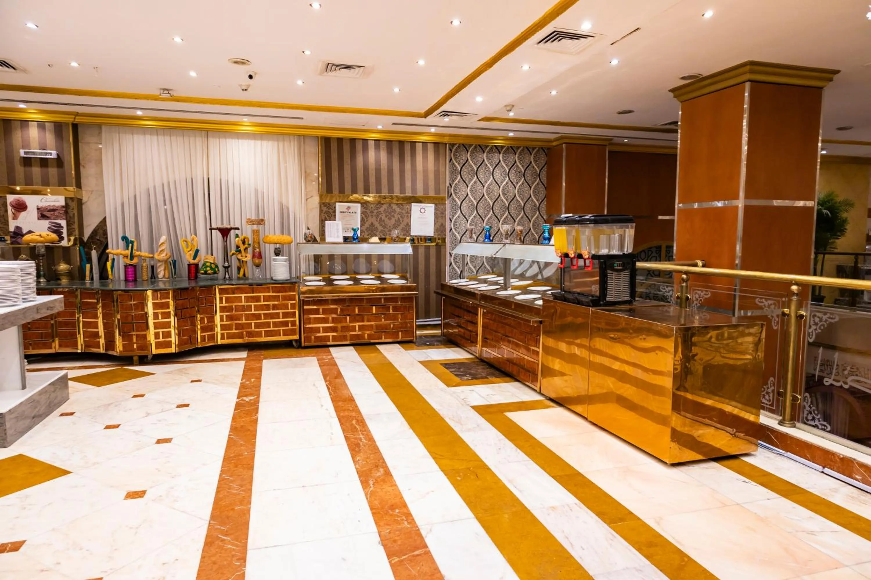 Restaurant/places to eat in Zowar Alalami Hotel