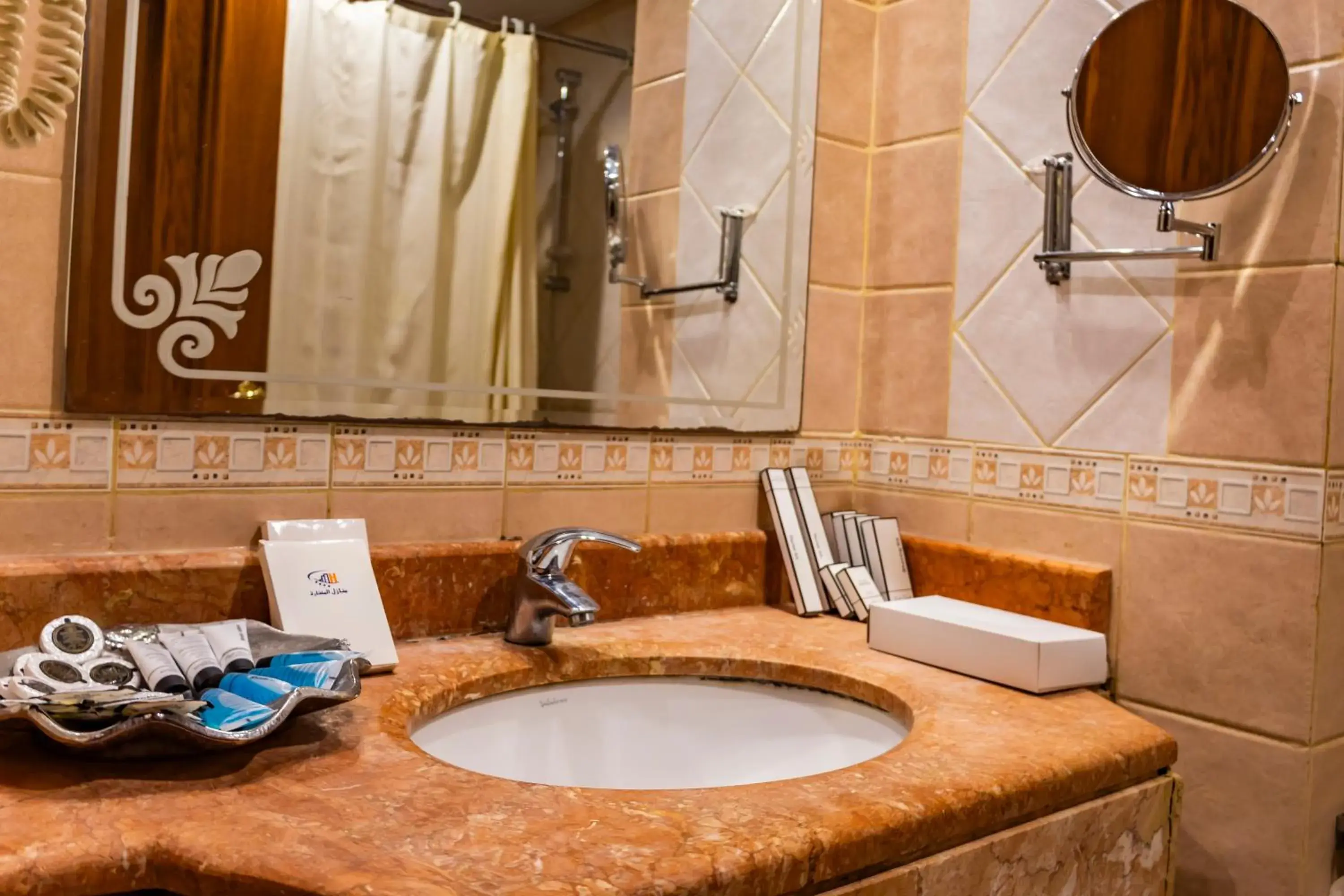 Deluxe King Room in Zowar Alalami Hotel Deluxe King Room in Zowar Alalami Hotel