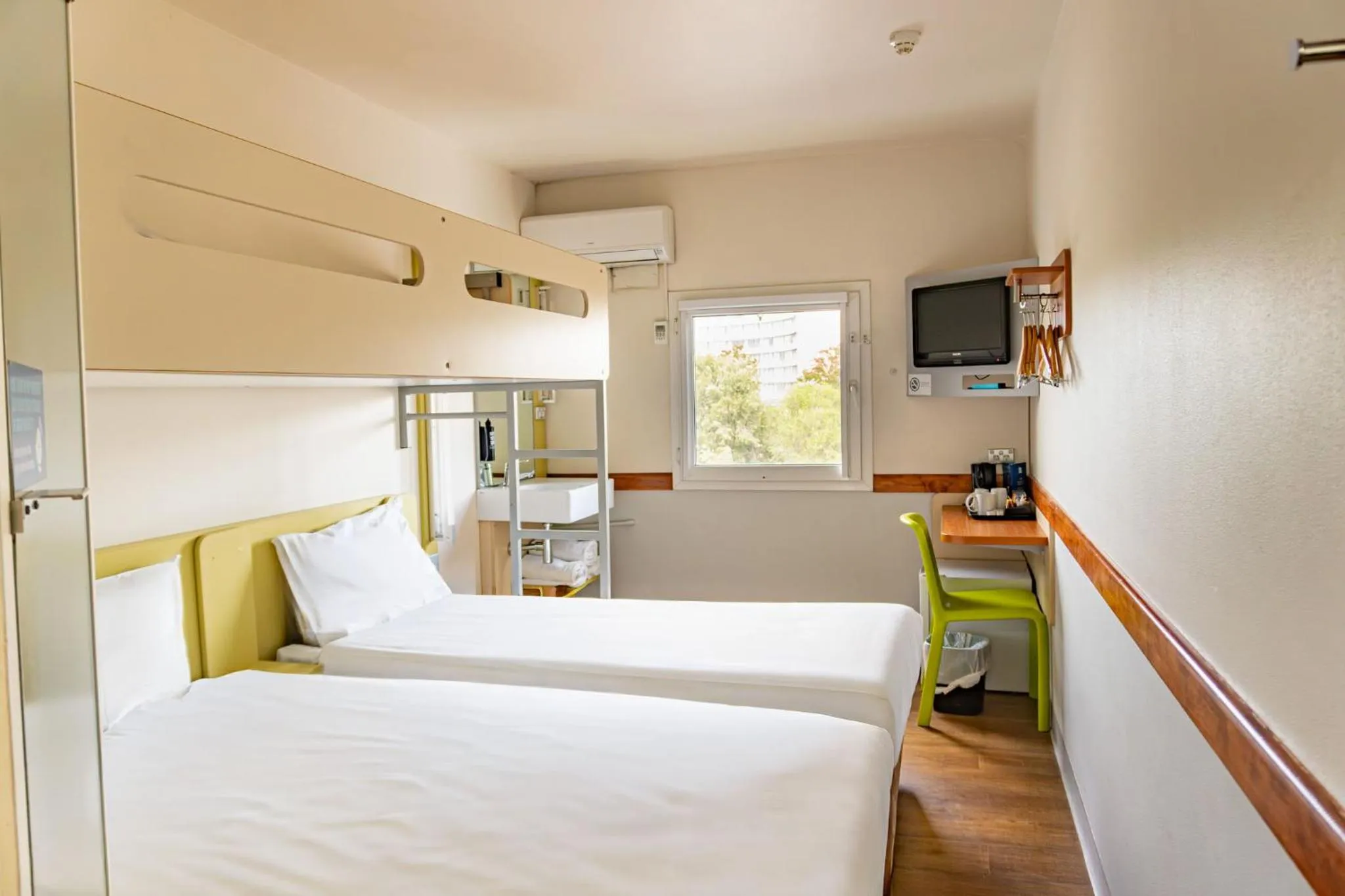 Photo of the whole room, Bed in ibis Budget - Melbourne Airport