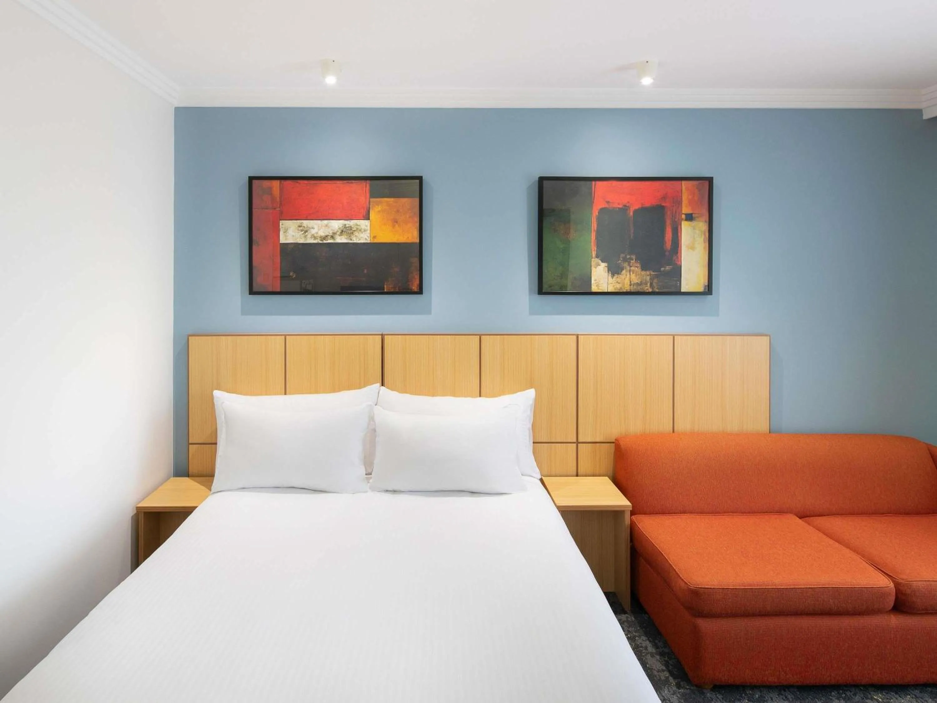 Bedroom, Bed in Mercure Brisbane Garden City