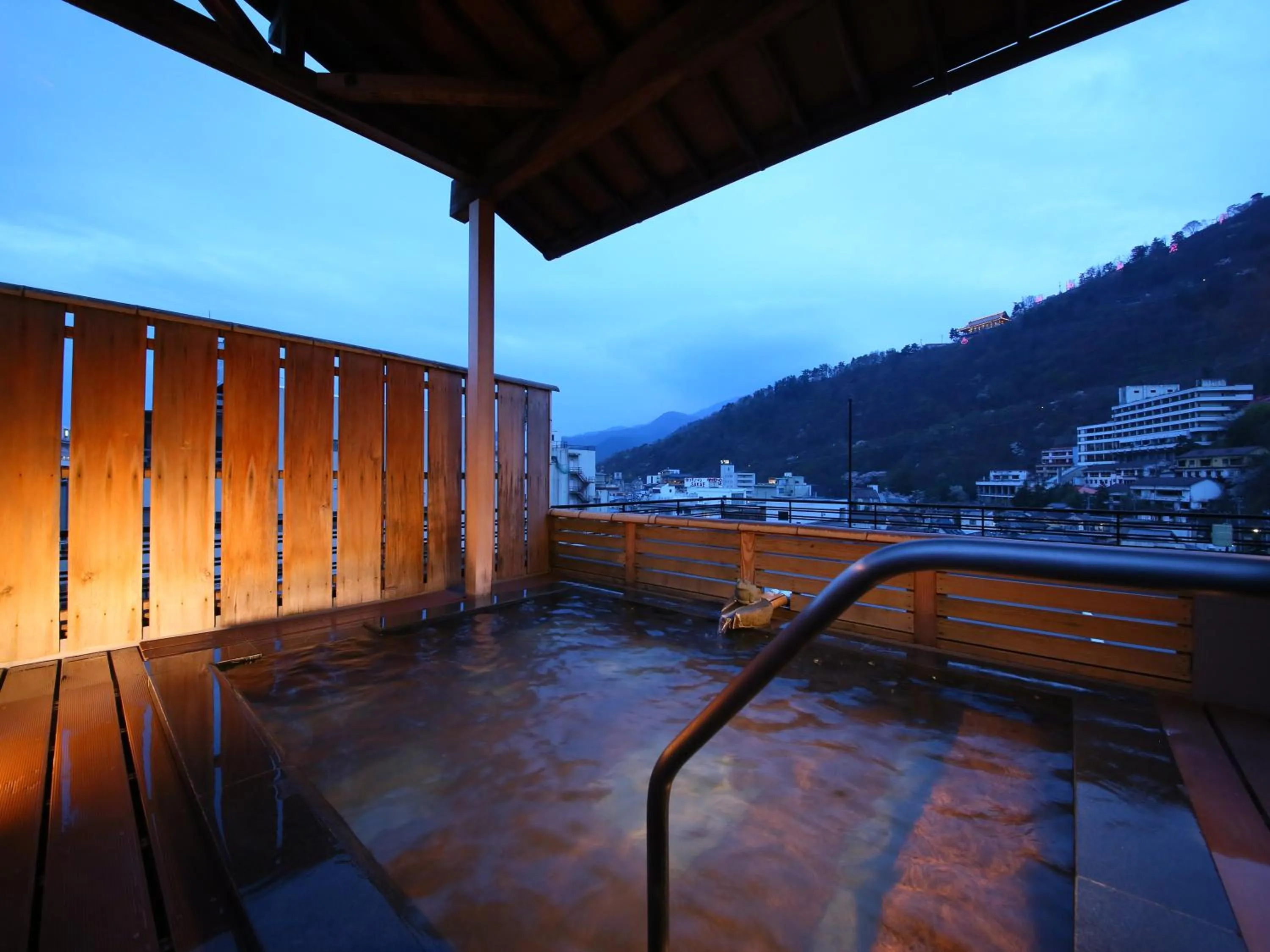 Hot Spring Bath in Ogiwarakan
