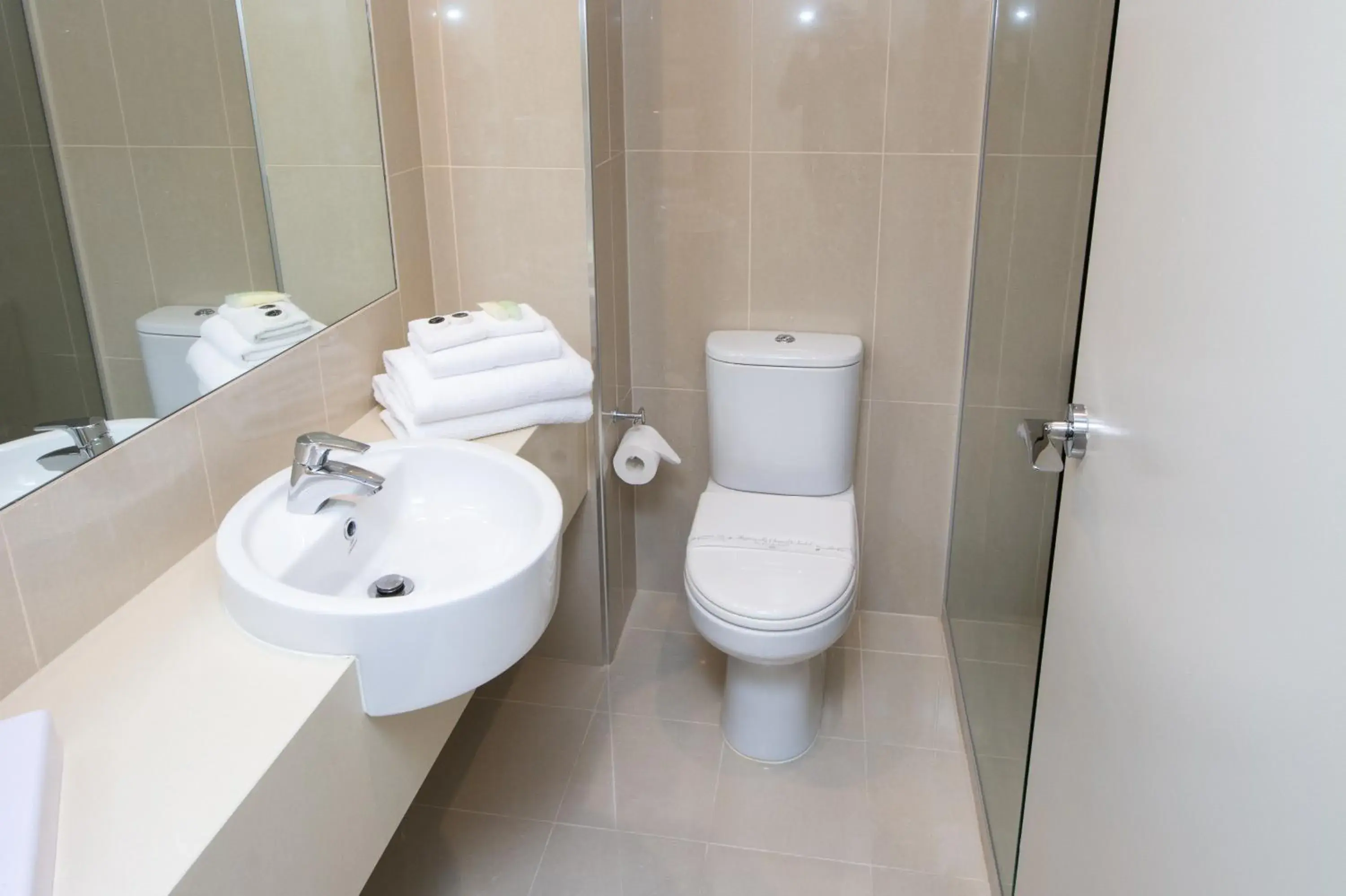 Executive Queen Suite in Atlantis Hotel Melbourne Executive Queen Suite in Atlantis Hotel Melbourne