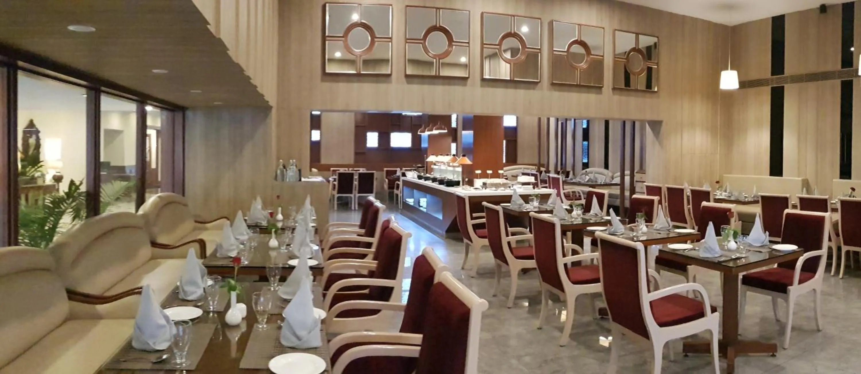 Restaurant/places to eat in Hotel Madhuban