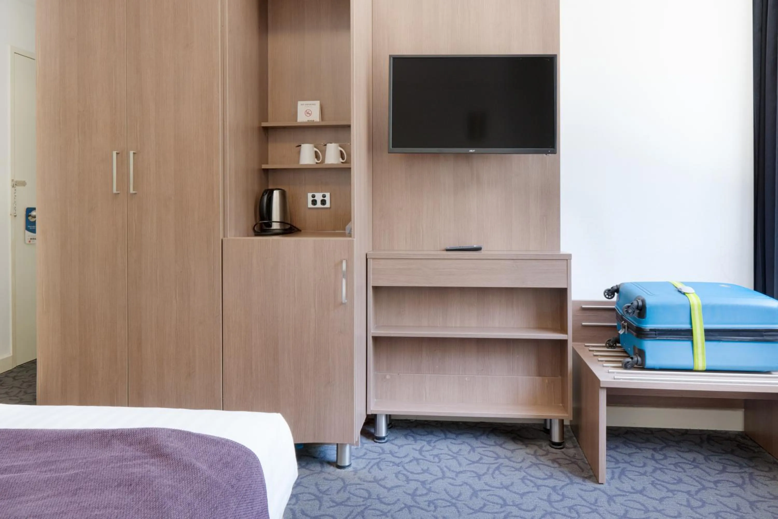 Bedroom, Bed in Quality Hotel Ambassador Perth