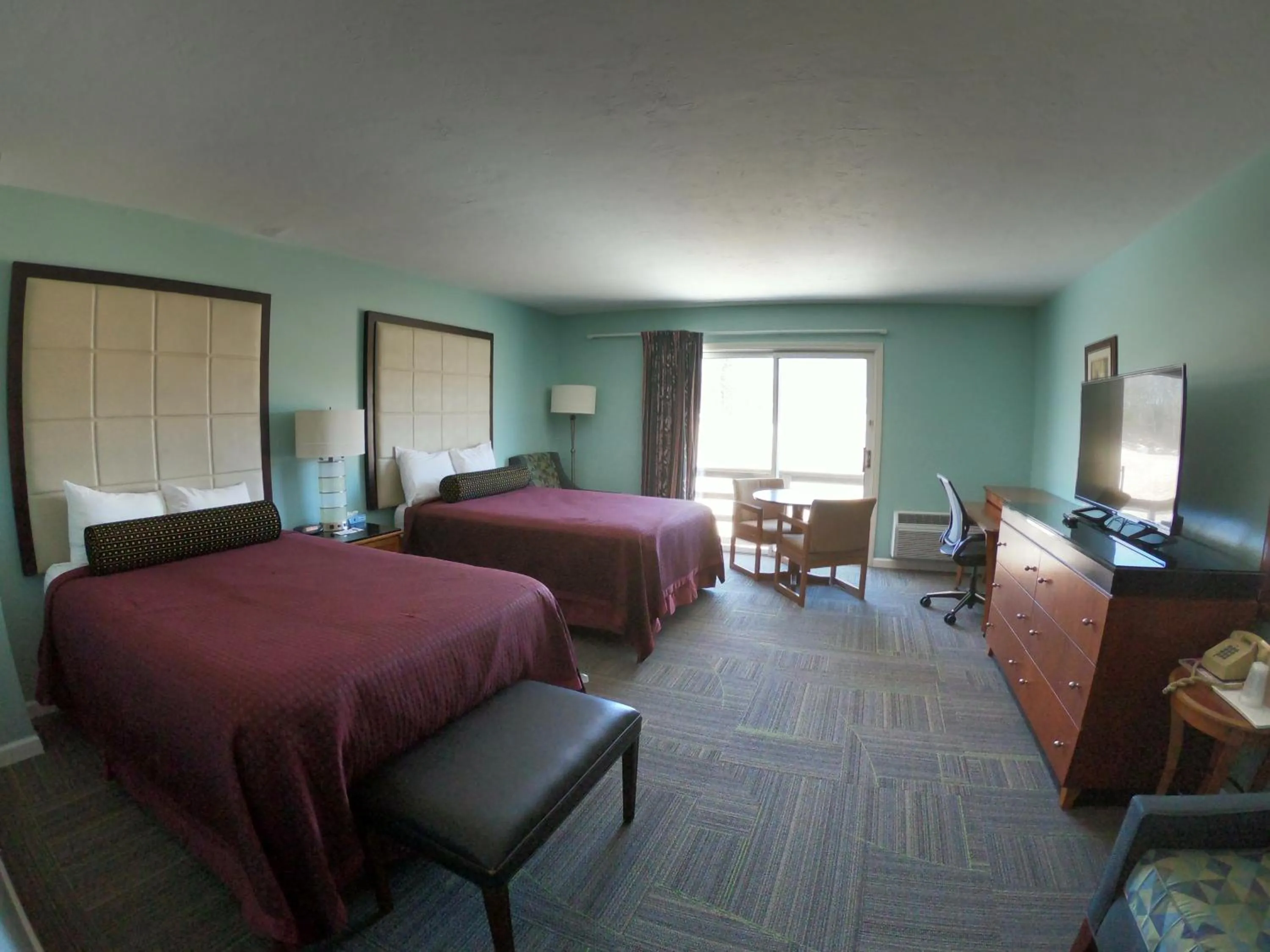 Bed in Copper Lantern Motor Lodge