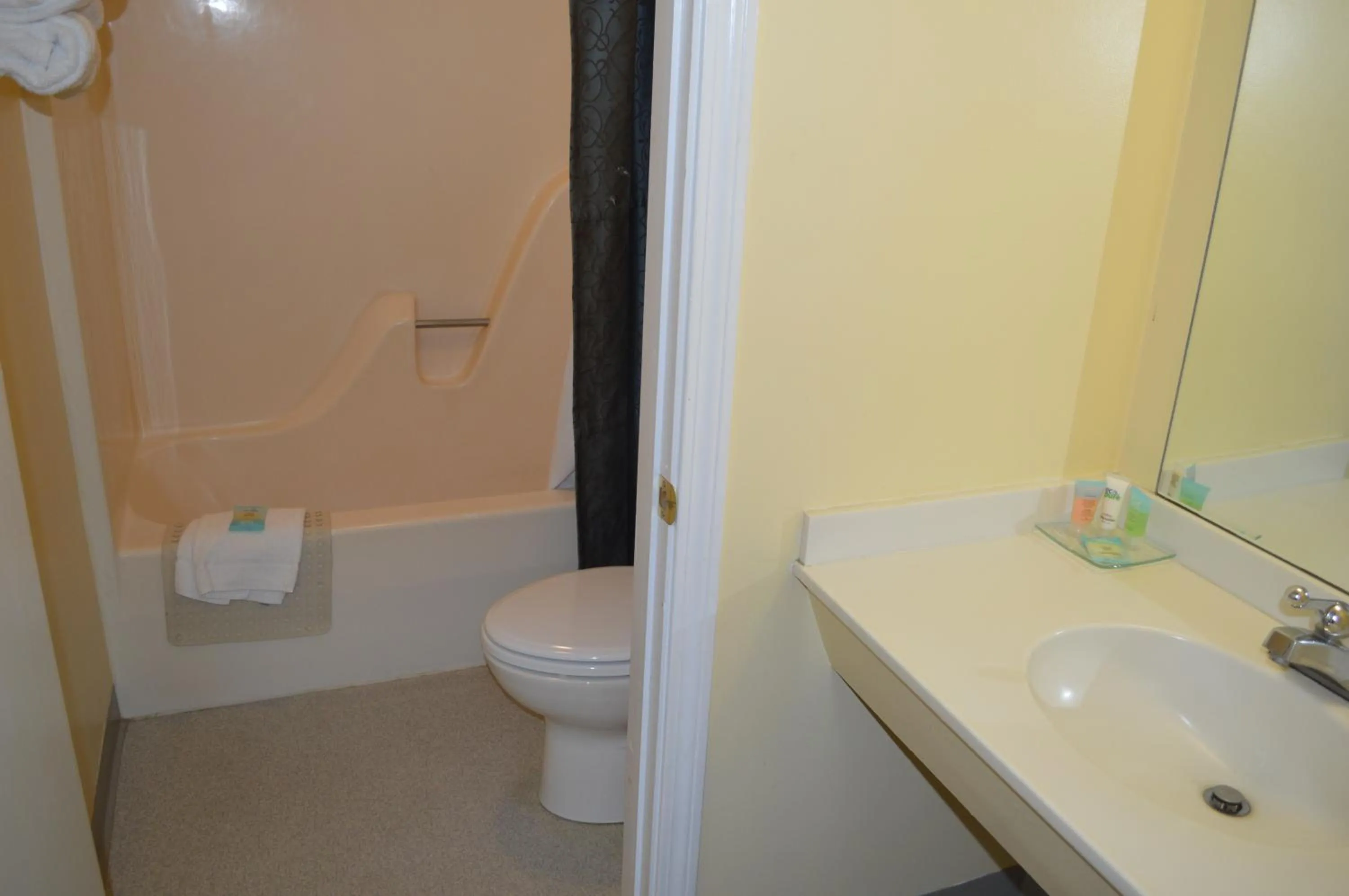 Copper Lantern Motor Lodge